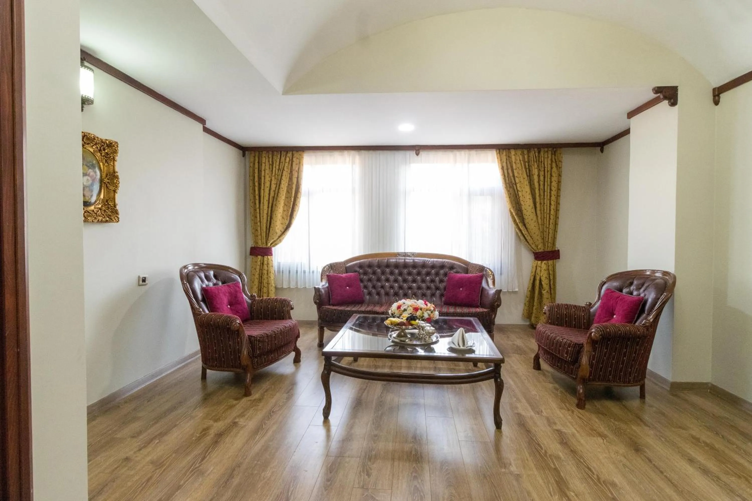 Living room in Elruha Hotel