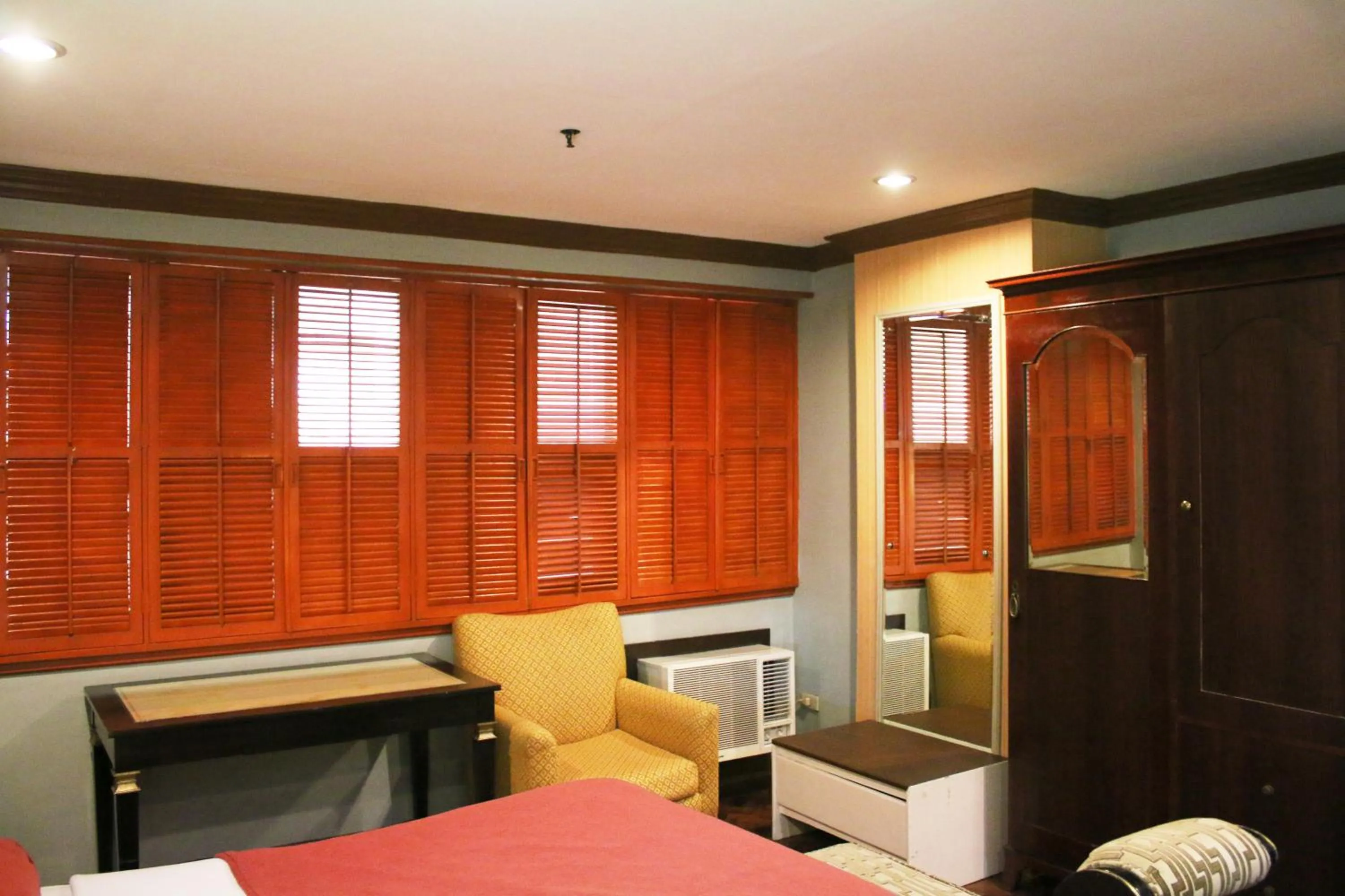 Bed in Lourdes Family Suites Makati powered by Cocotel