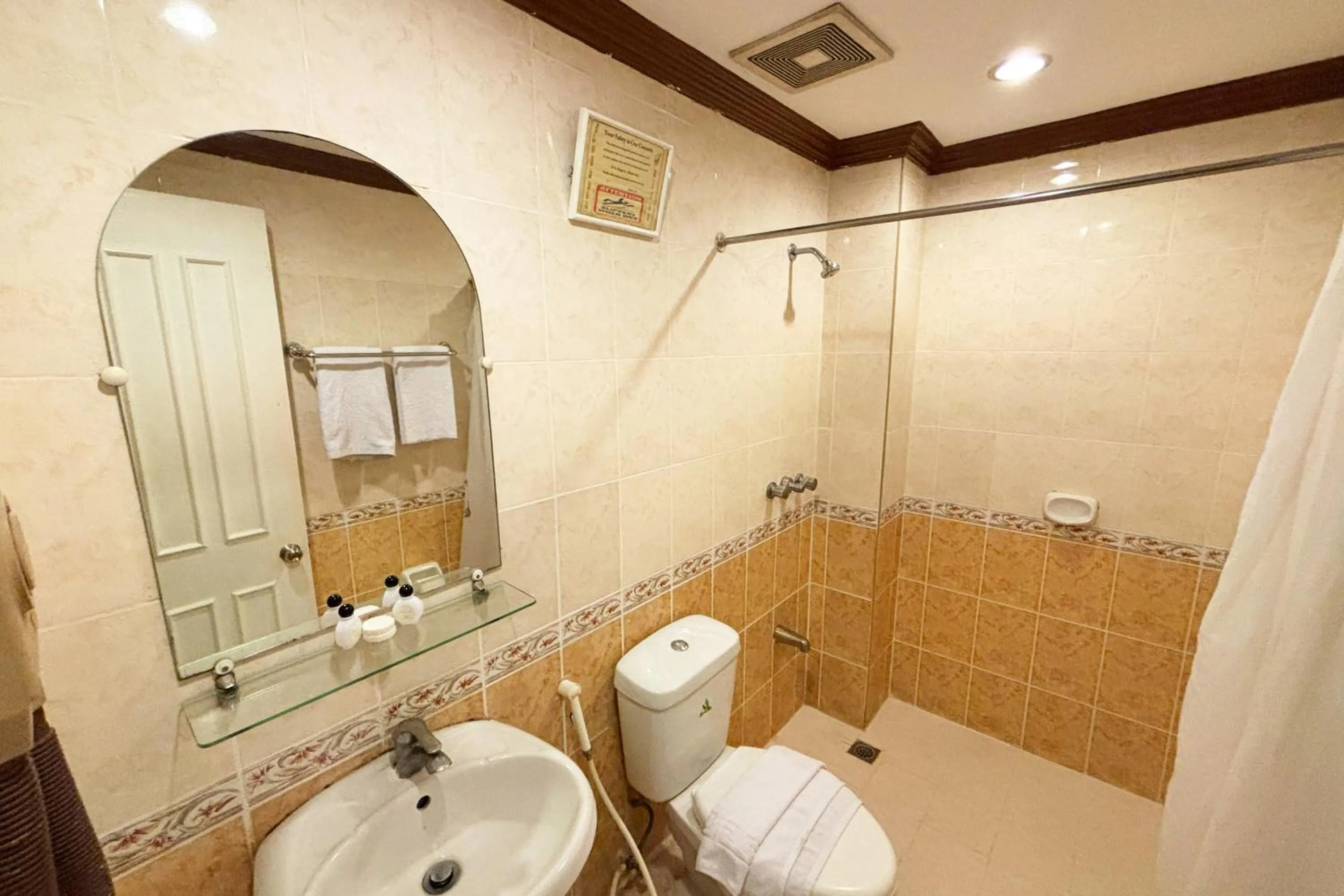 Lourdes Family Suites Makati powered by Cocotel