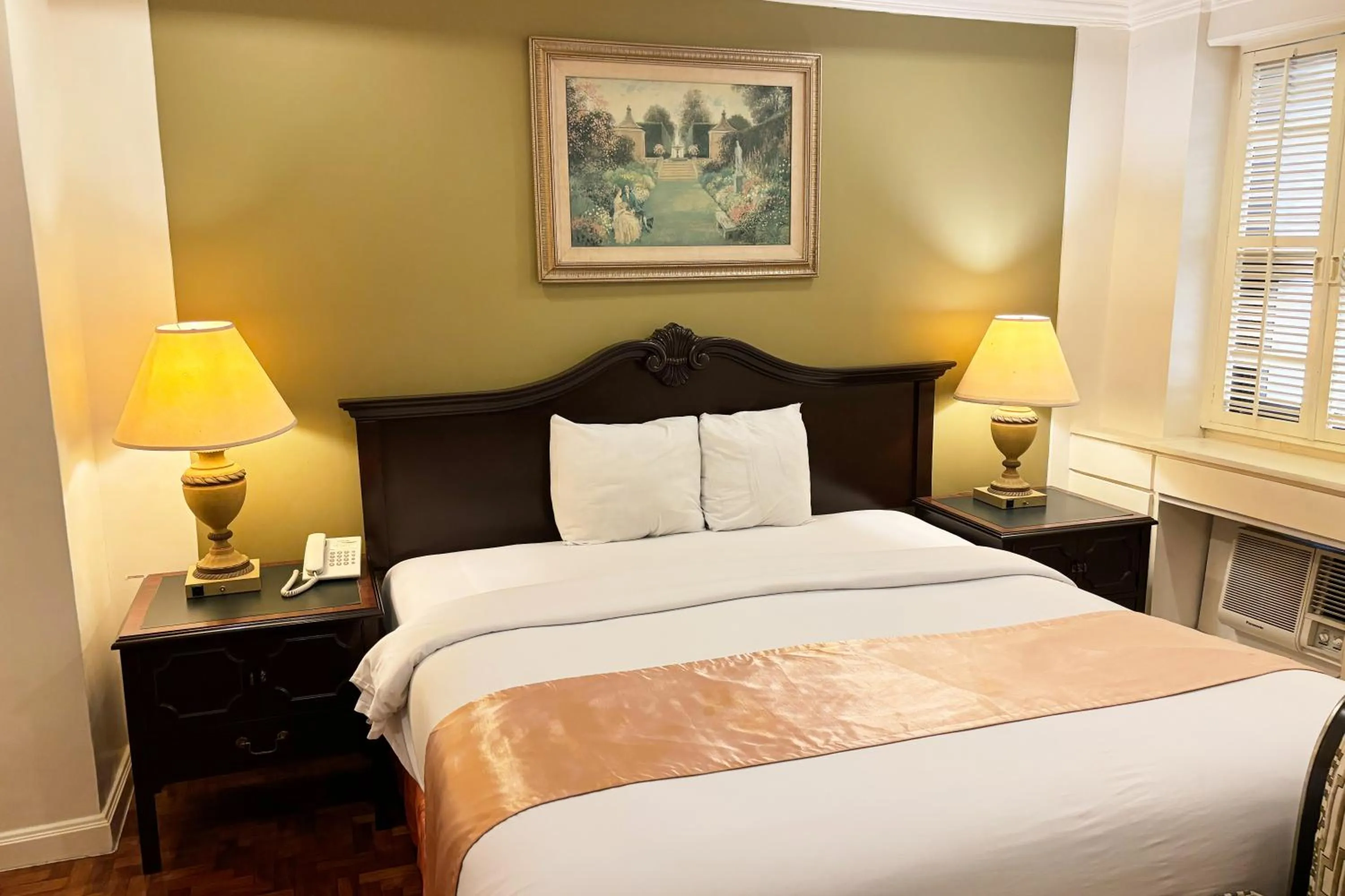 Bed in Lourdes Family Suites Makati powered by Cocotel