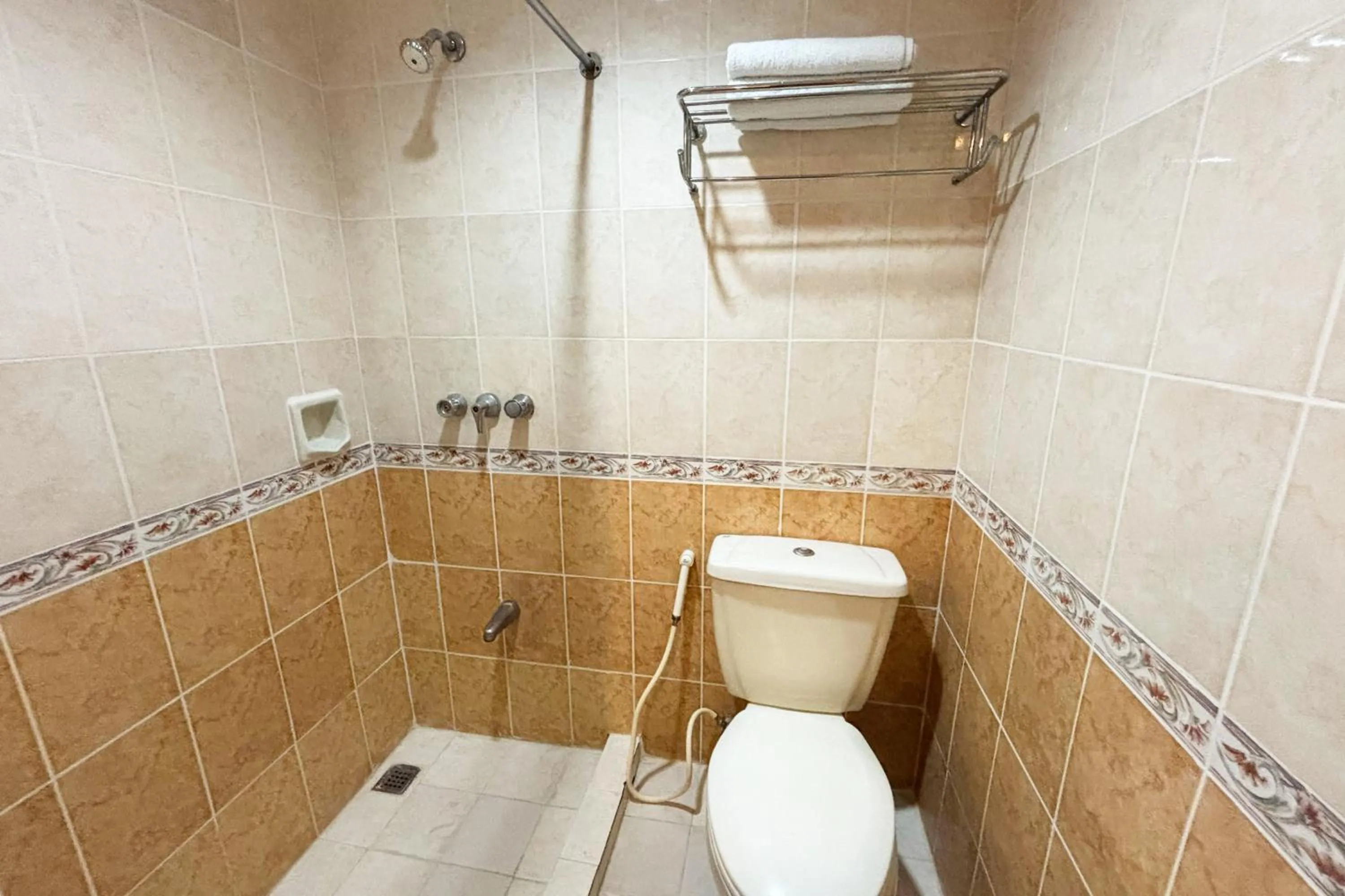 Lourdes Family Suites Makati powered by Cocotel