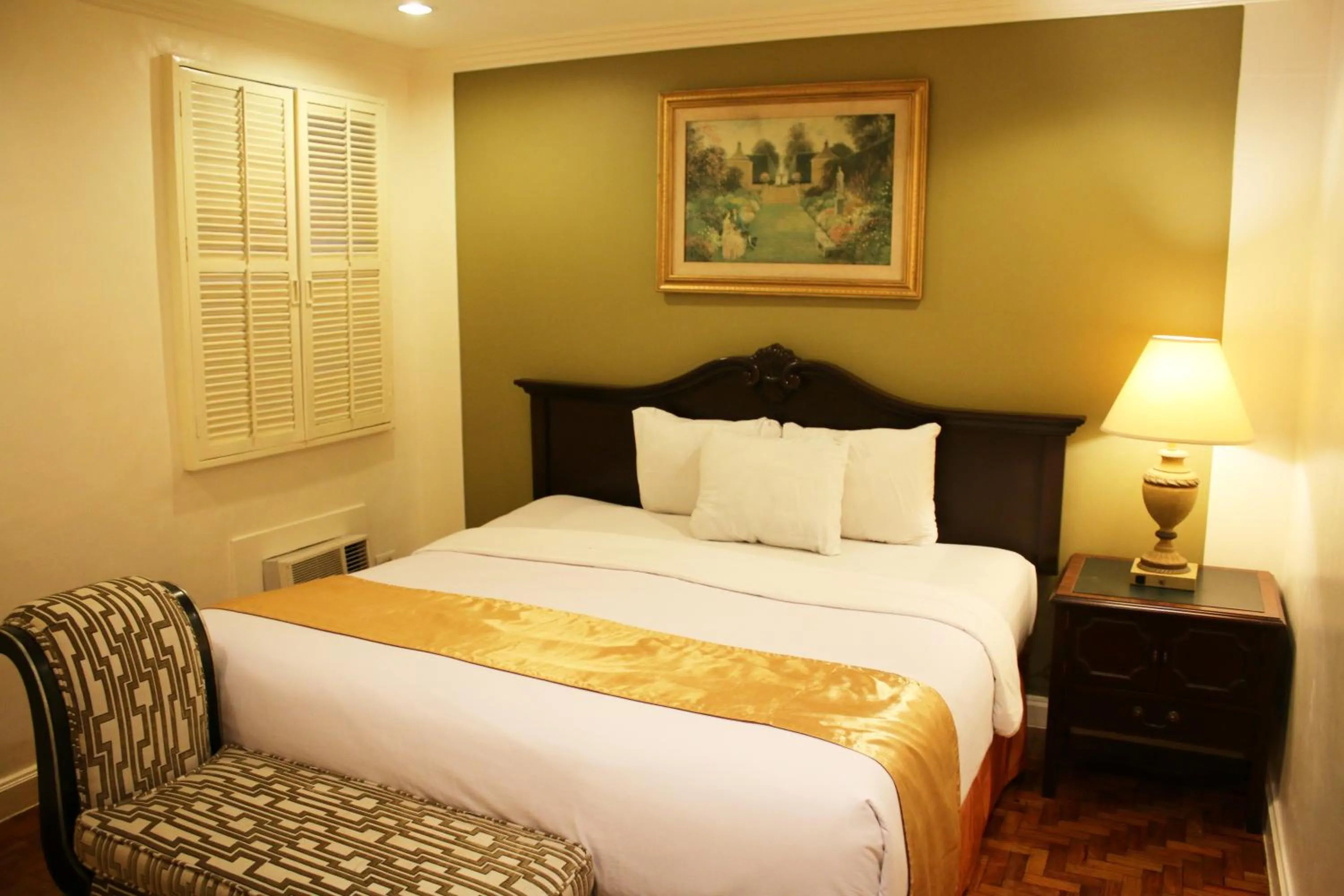 Bed in Lourdes Family Suites Makati powered by Cocotel
