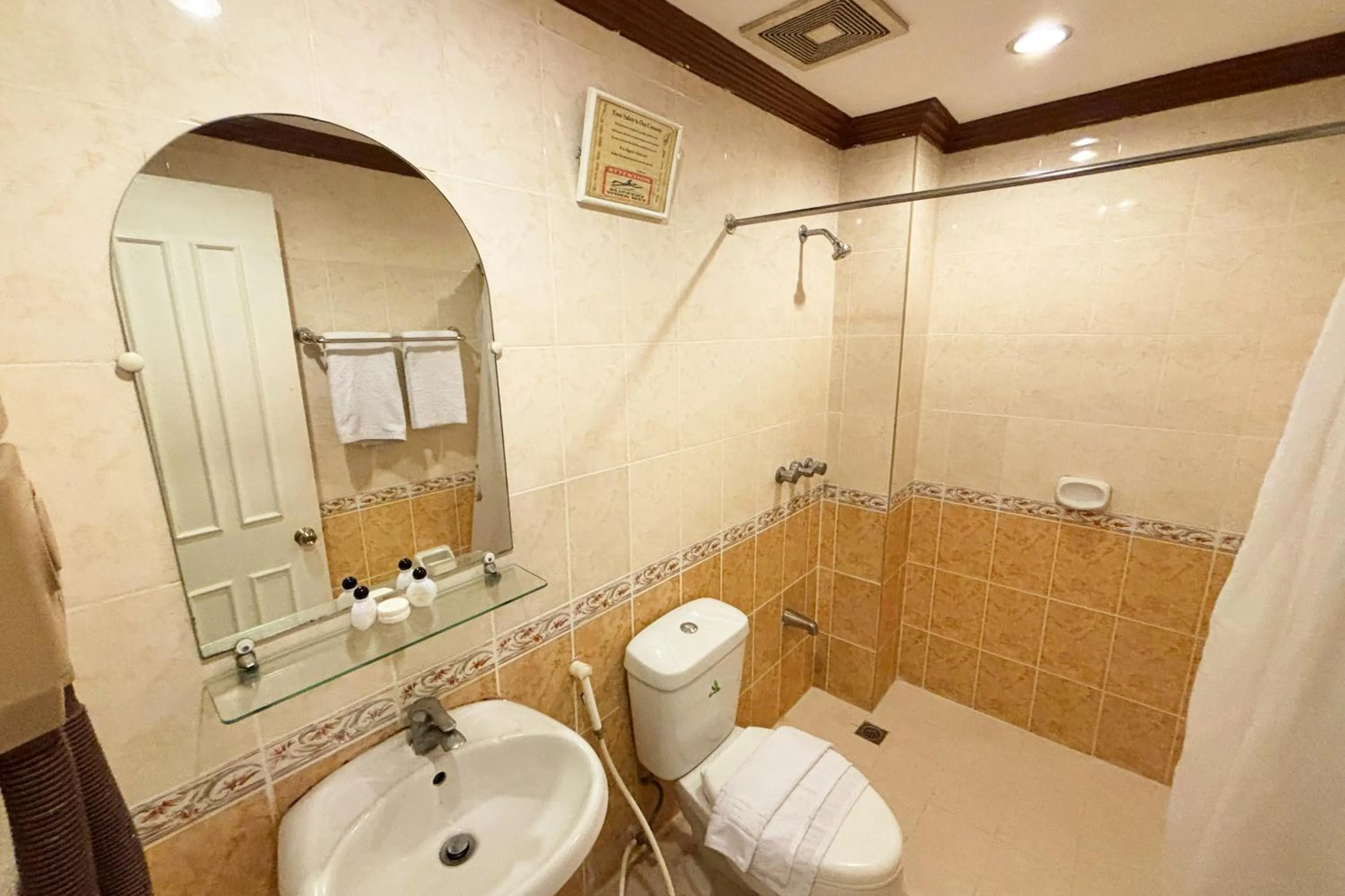 Lourdes Family Suites Makati powered by Cocotel