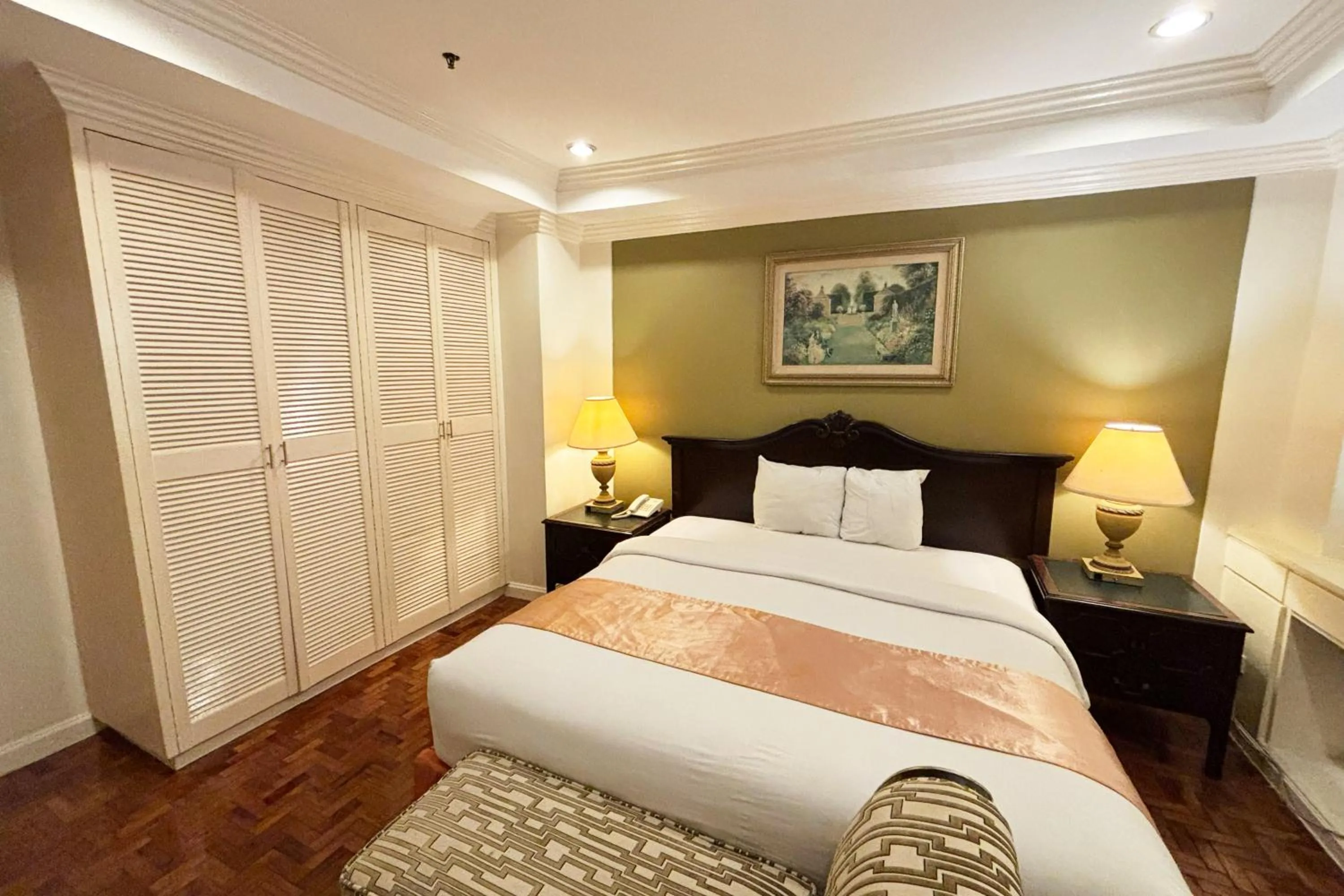 Bed in Lourdes Family Suites Makati powered by Cocotel