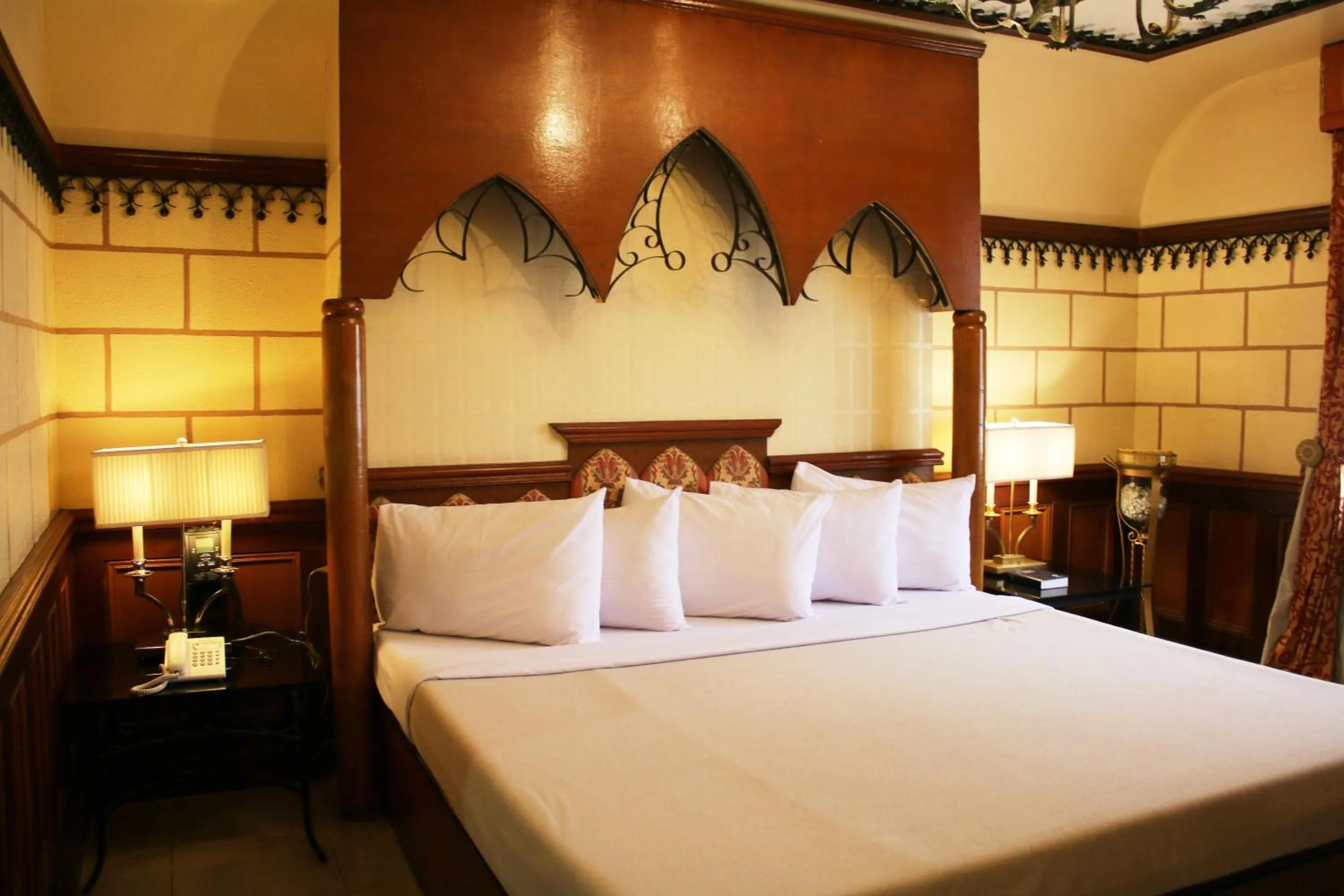 Bed in Camelot Hotel Quezon City powered by Cocotel