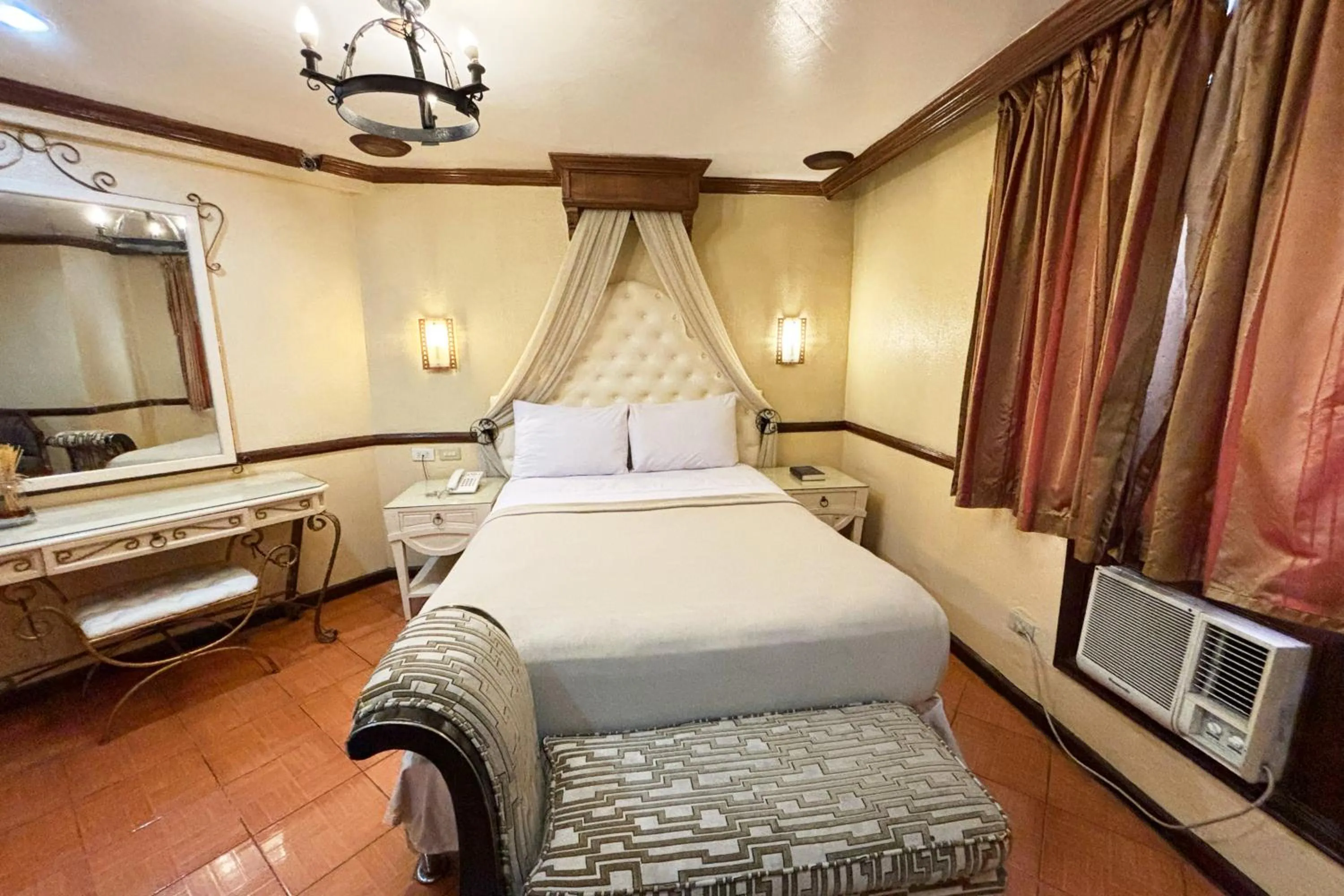 Bed in Camelot Hotel Quezon City powered by Cocotel