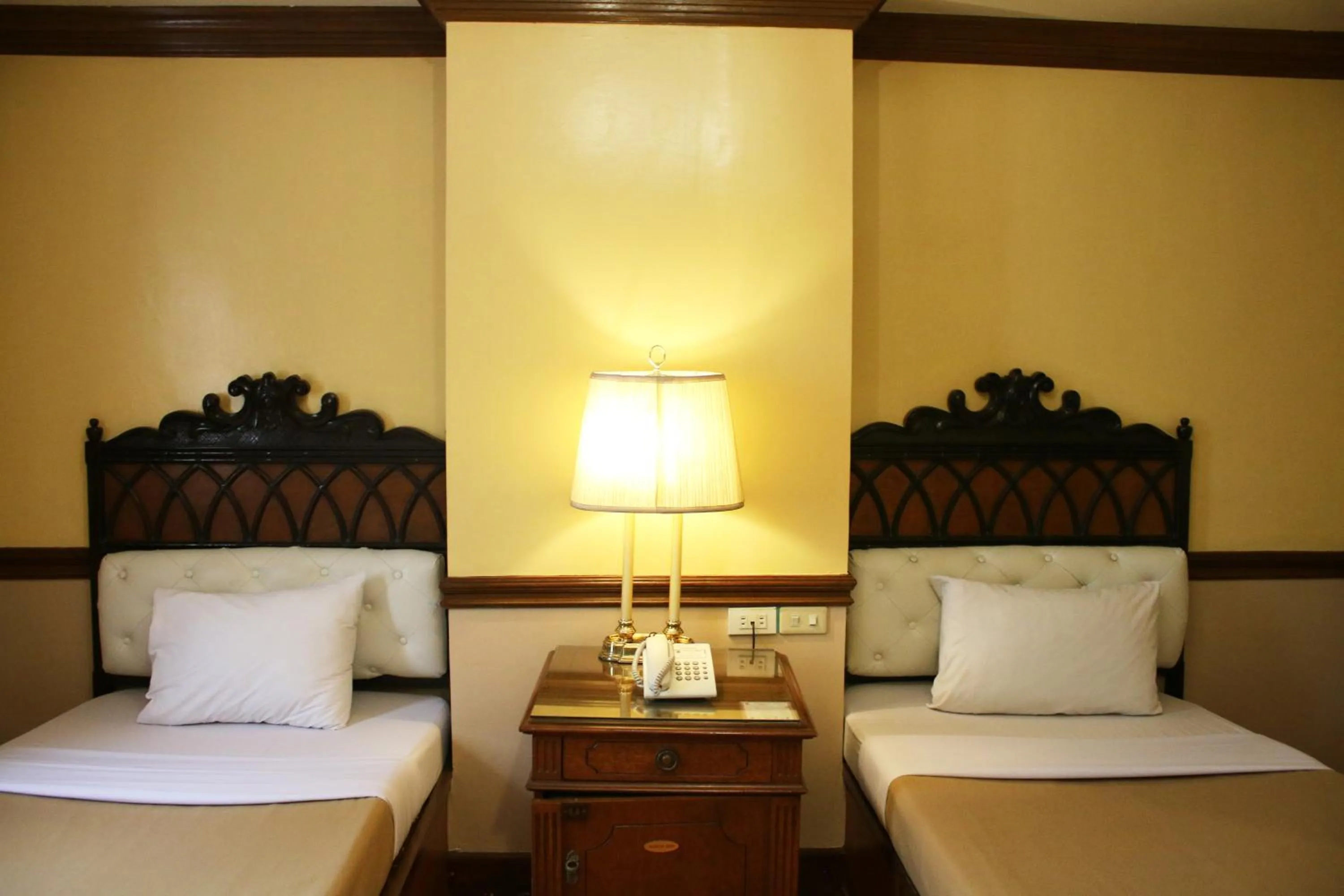 Bed in Camelot Hotel Quezon City powered by Cocotel