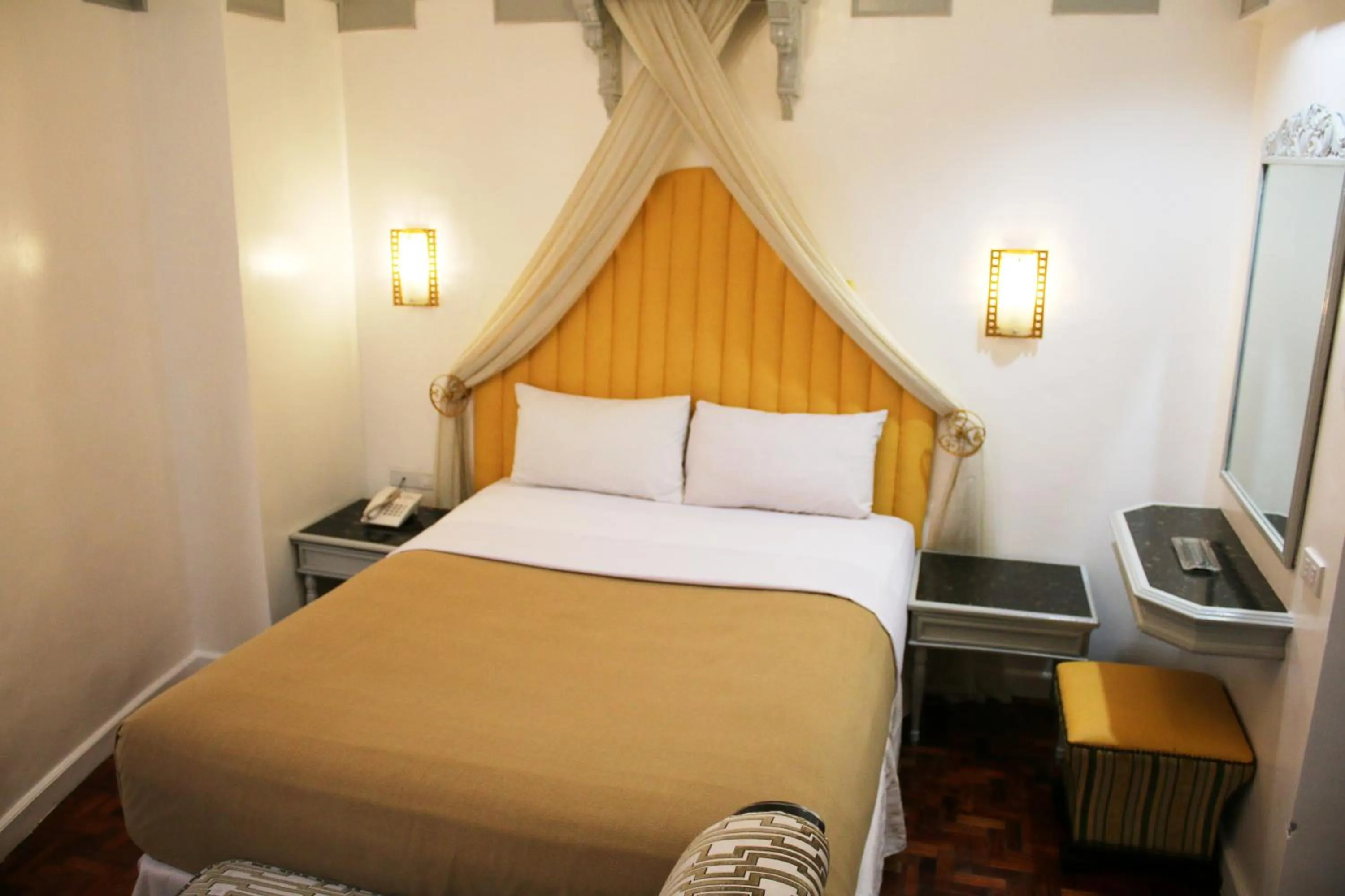 Bed in Camelot Hotel Quezon City powered by Cocotel