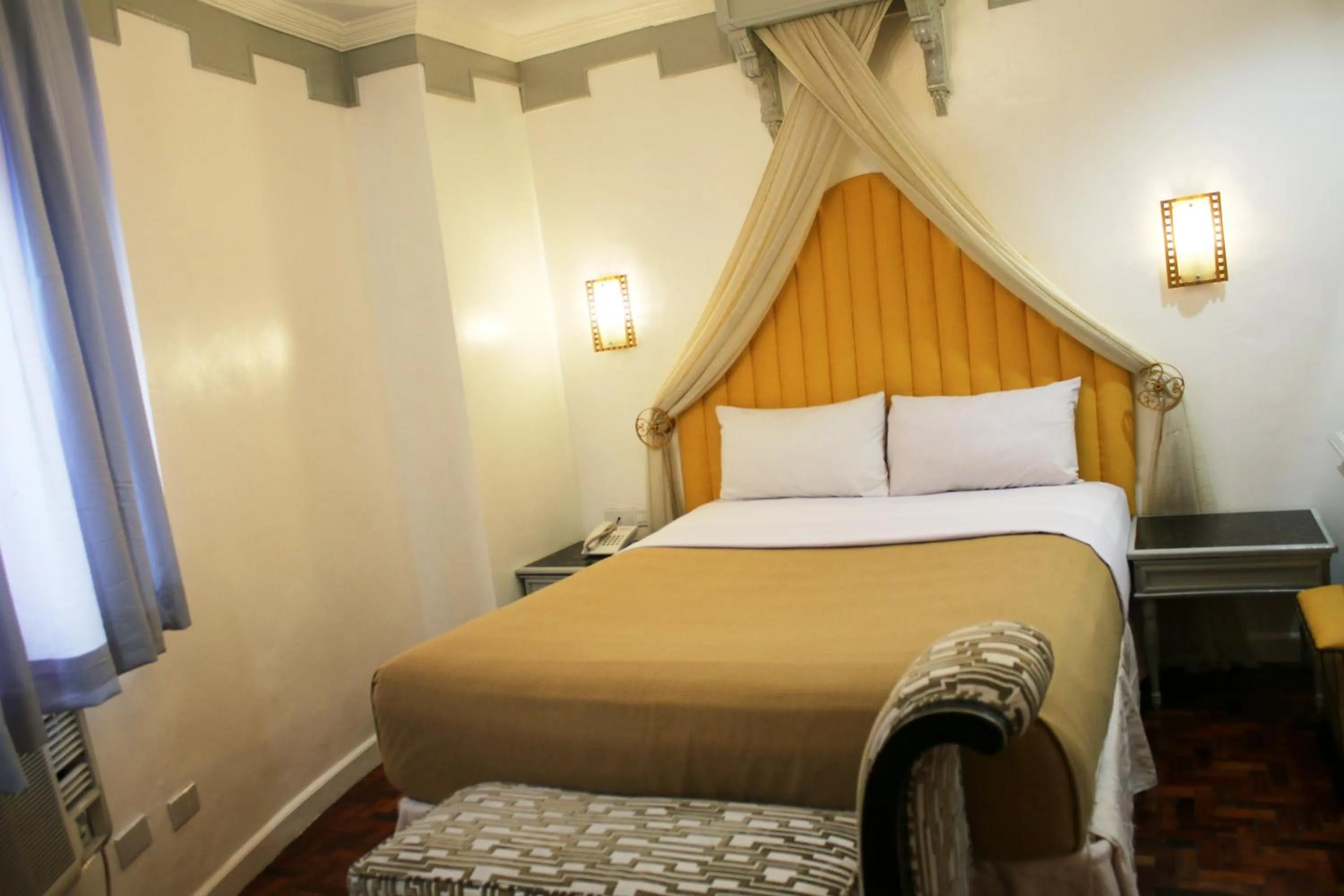 Bed in Camelot Hotel Quezon City powered by Cocotel