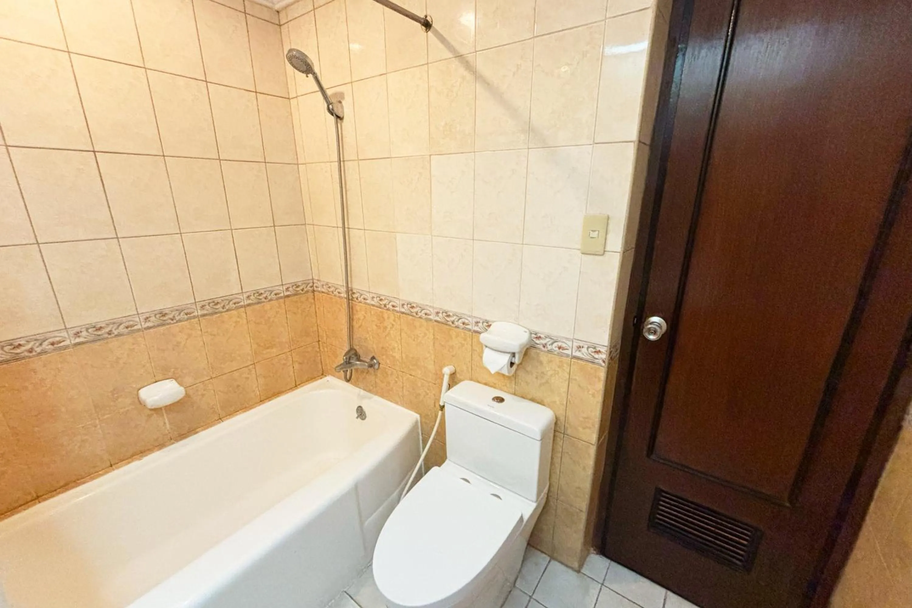 Camelot Hotel Quezon City powered by Cocotel