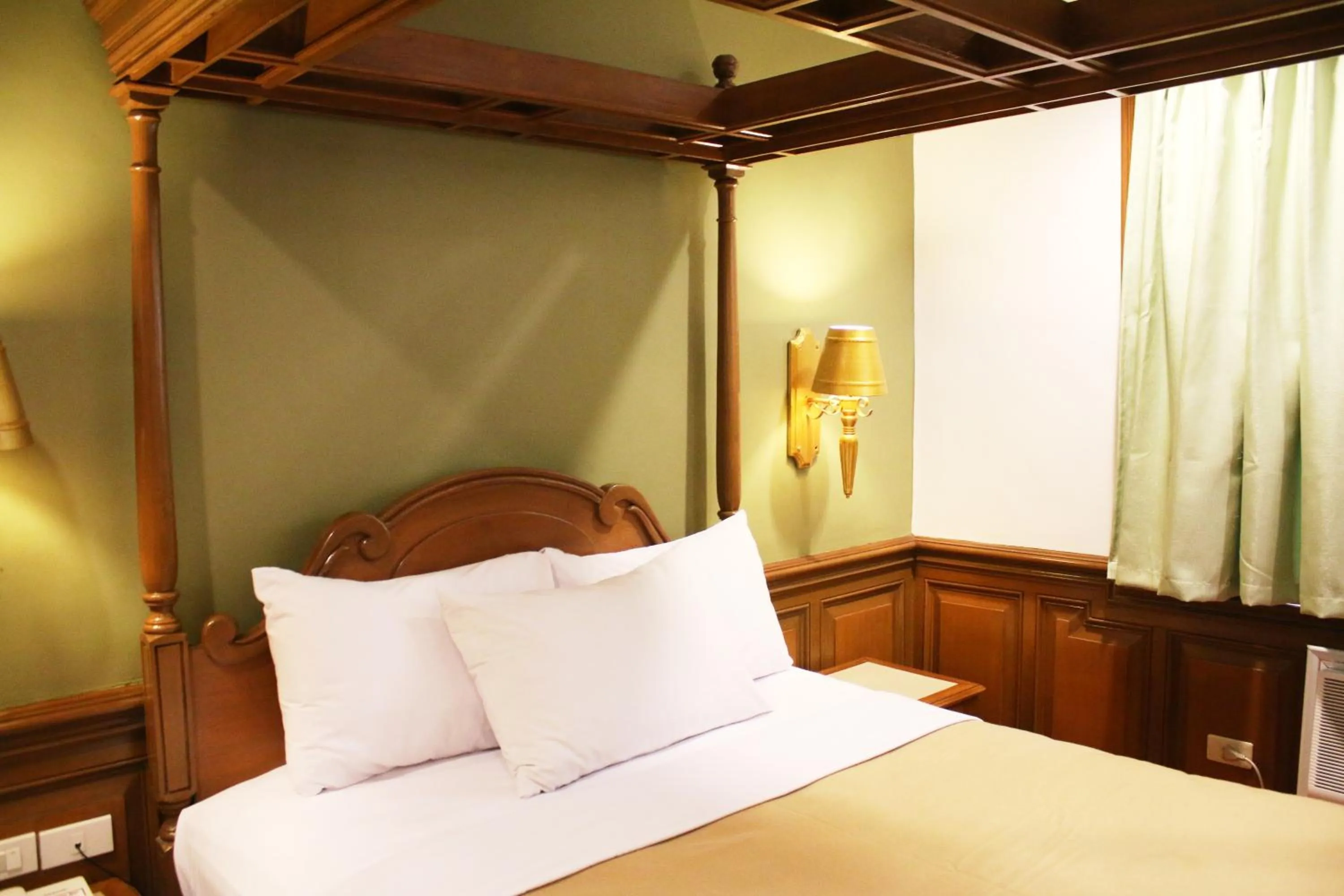 Bed in Camelot Hotel Quezon City powered by Cocotel