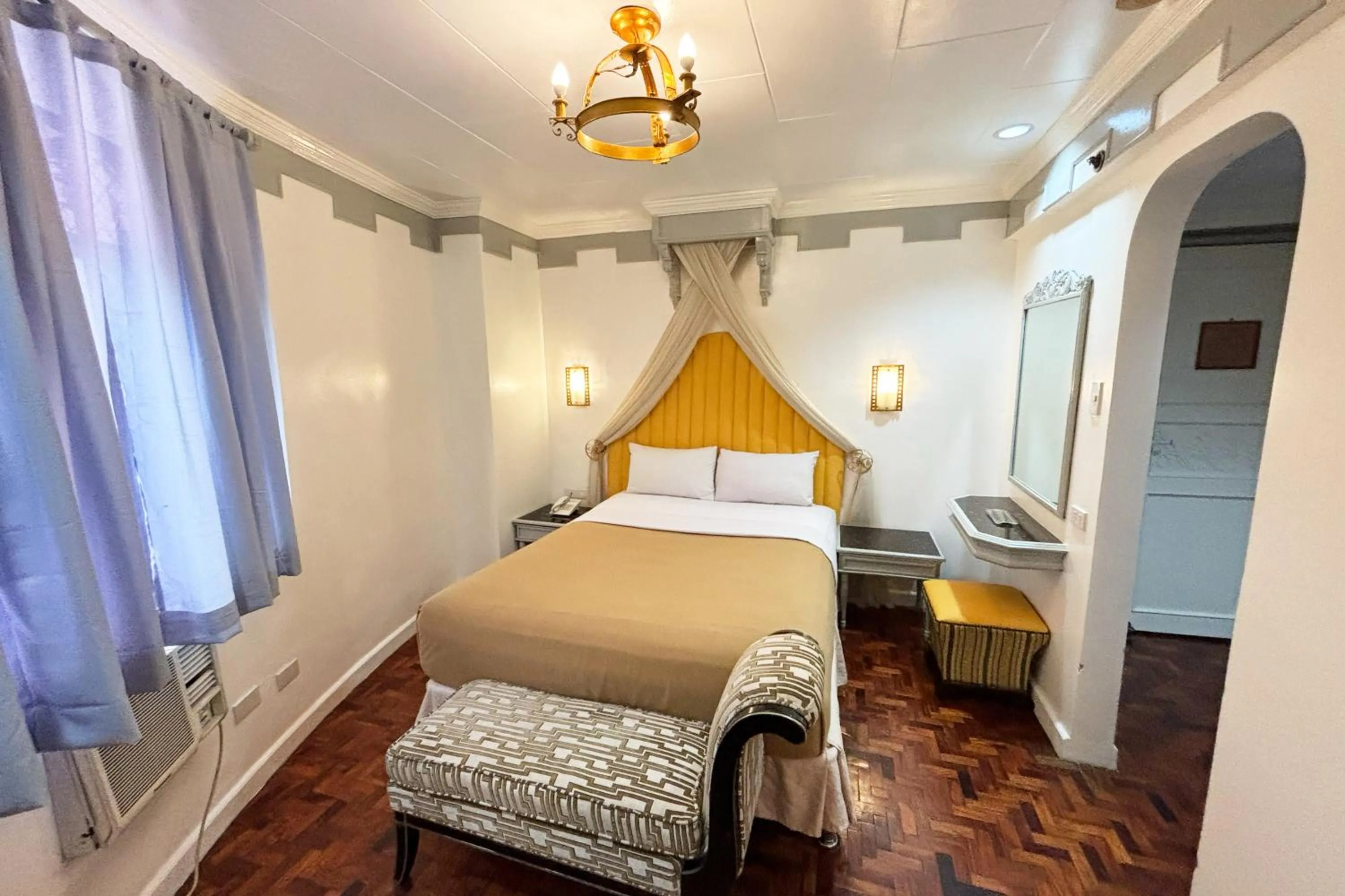 Bed in Camelot Hotel Quezon City powered by Cocotel