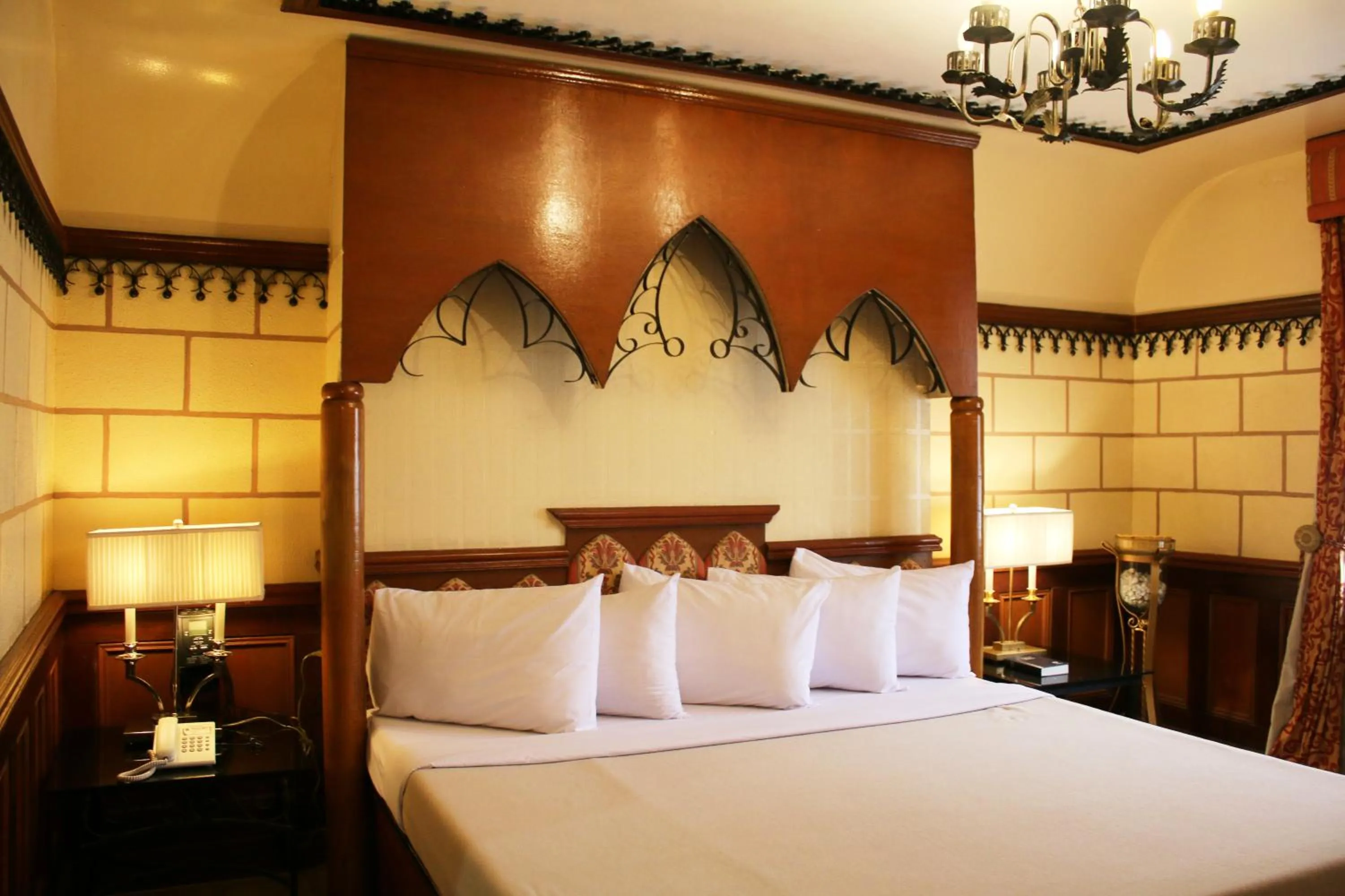 Bed in Camelot Hotel Quezon City powered by Cocotel