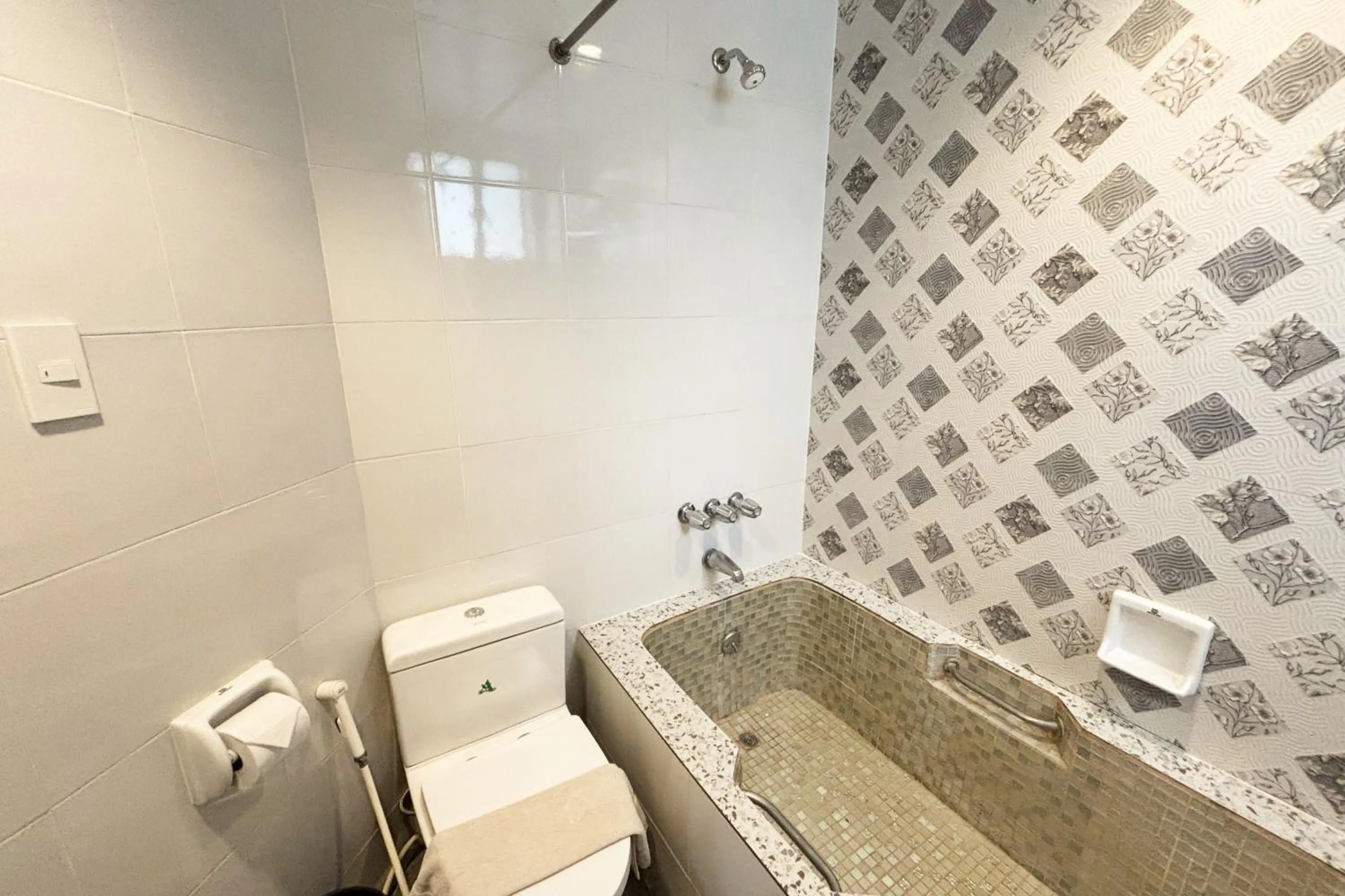 Camelot Hotel Quezon City powered by Cocotel