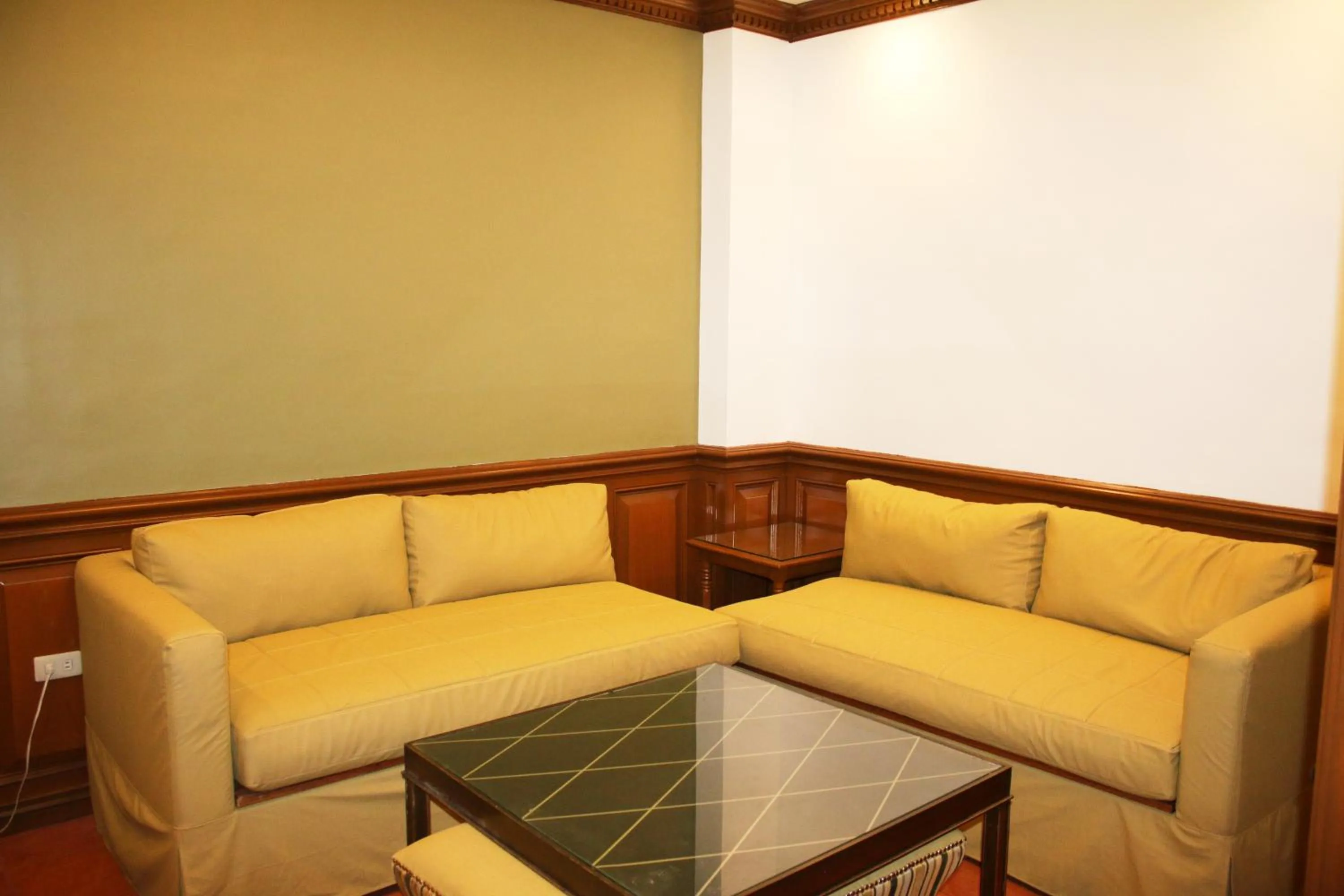 Camelot Hotel Quezon City powered by Cocotel