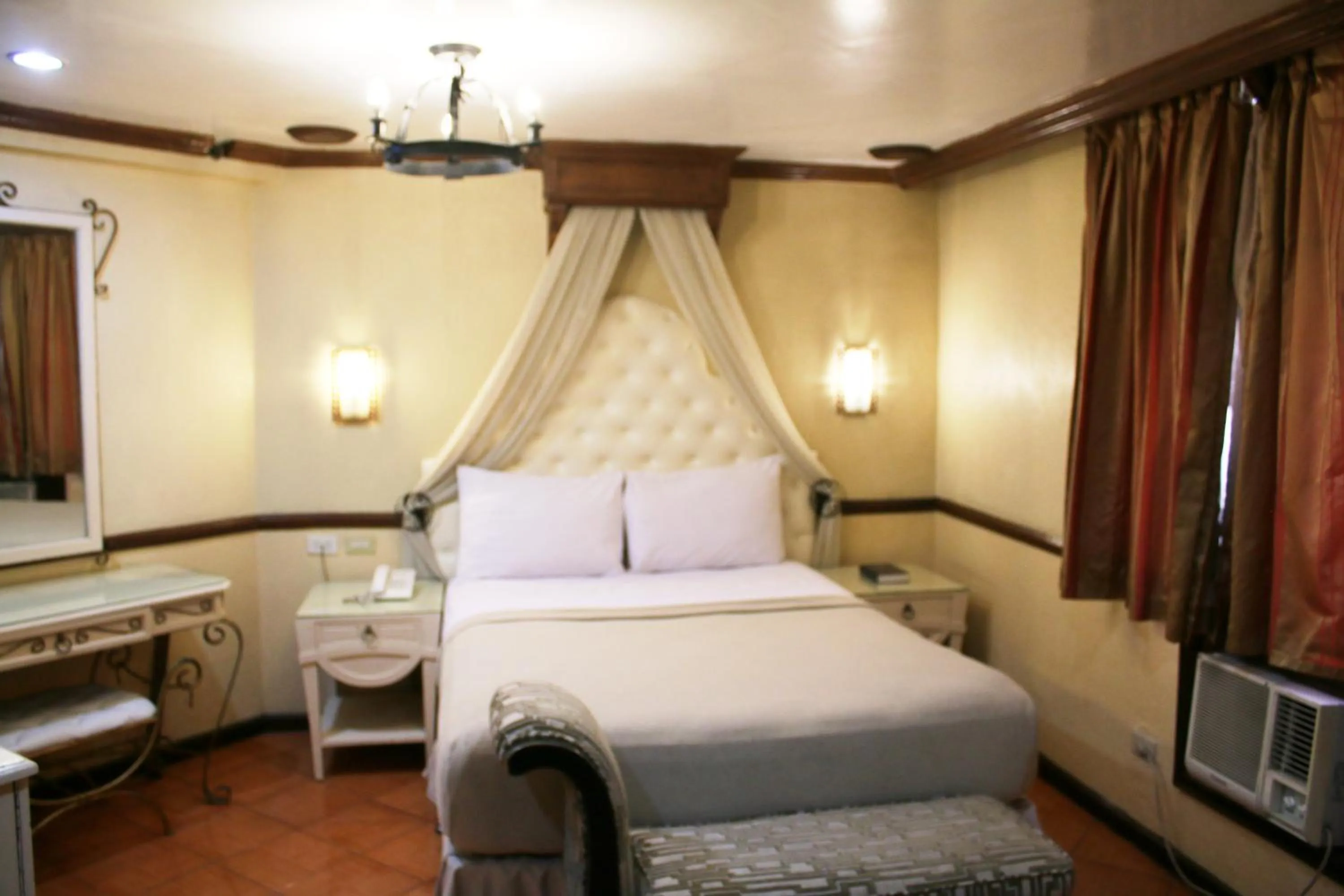 Bed in Camelot Hotel Quezon City powered by Cocotel