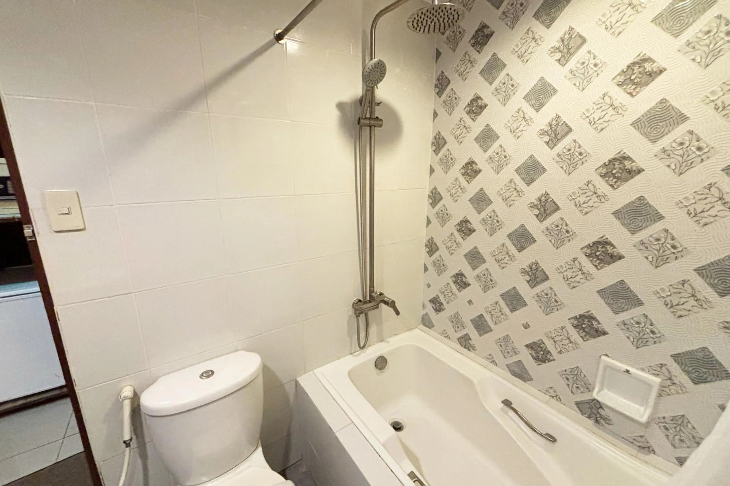 Camelot Hotel Quezon City powered by Cocotel