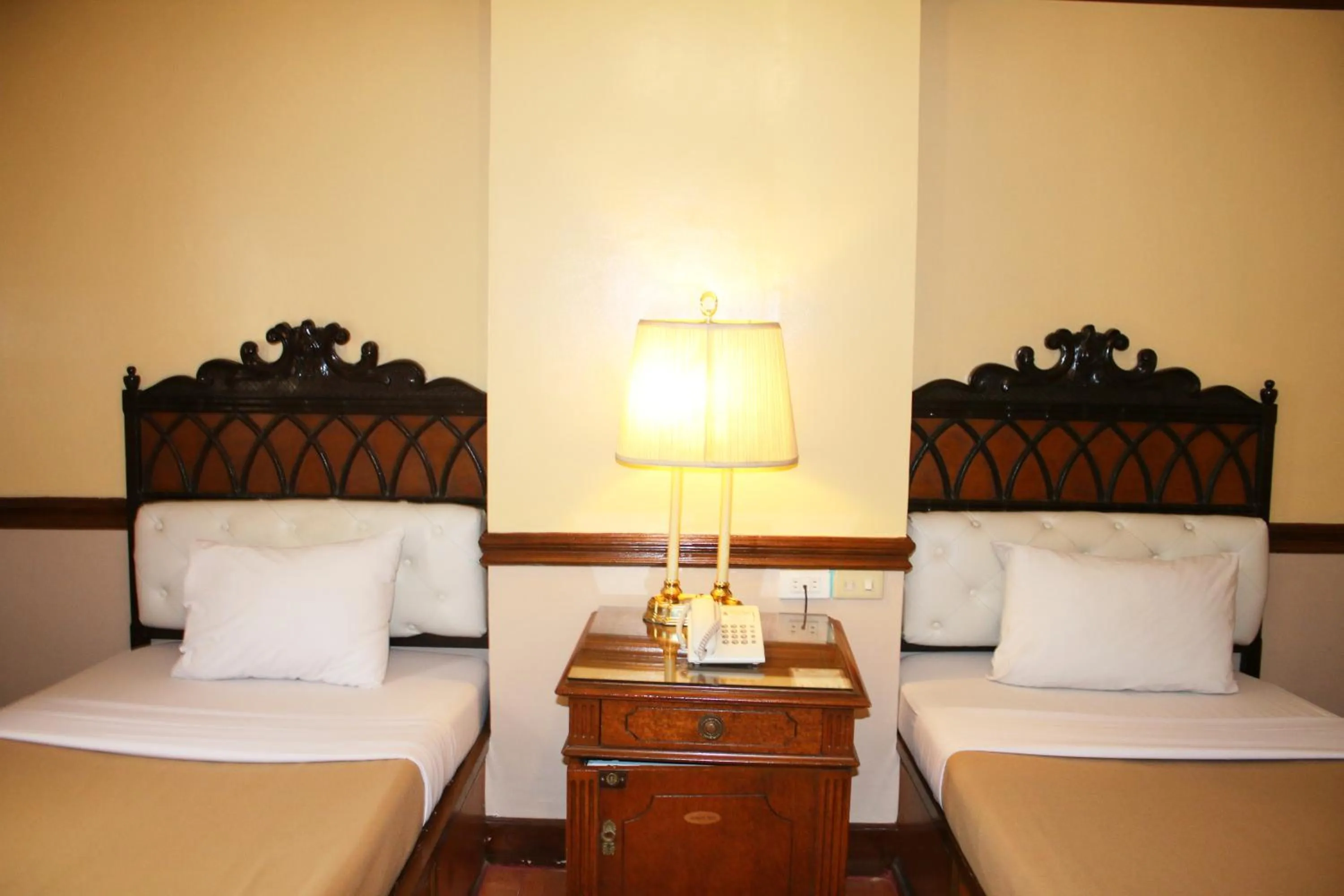 Bed in Camelot Hotel Quezon City powered by Cocotel