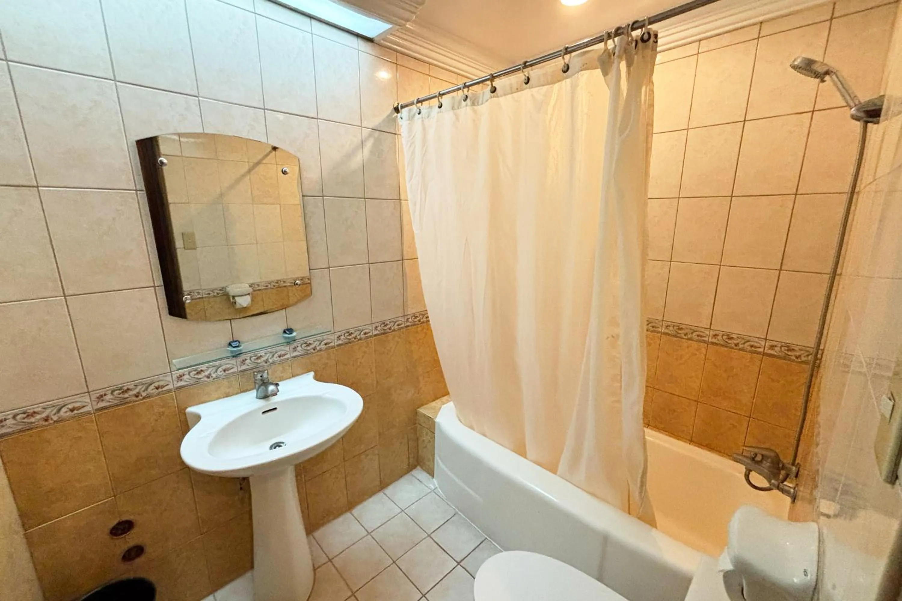 Camelot Hotel Quezon City powered by Cocotel