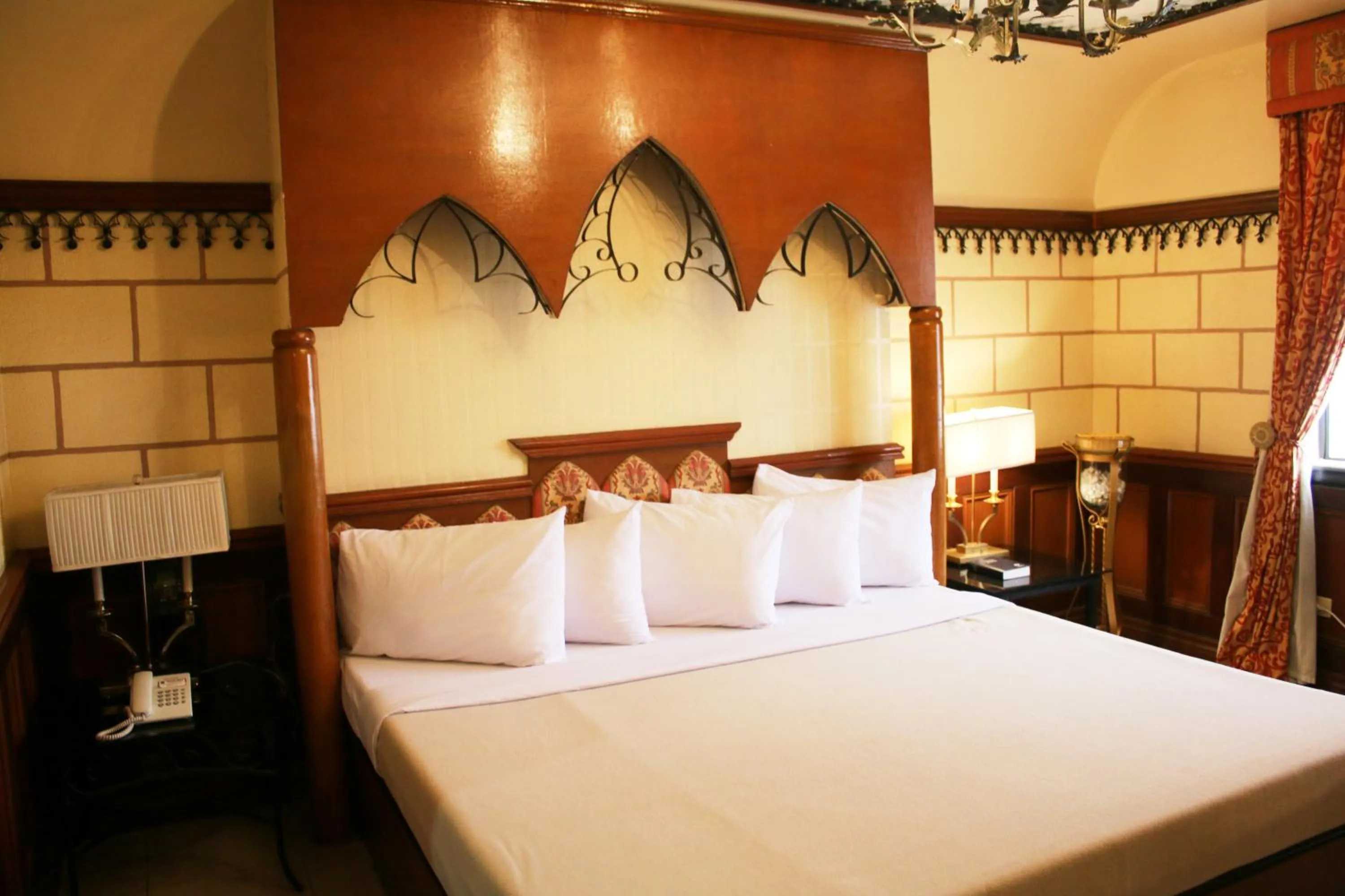 Bed in Camelot Hotel Quezon City powered by Cocotel