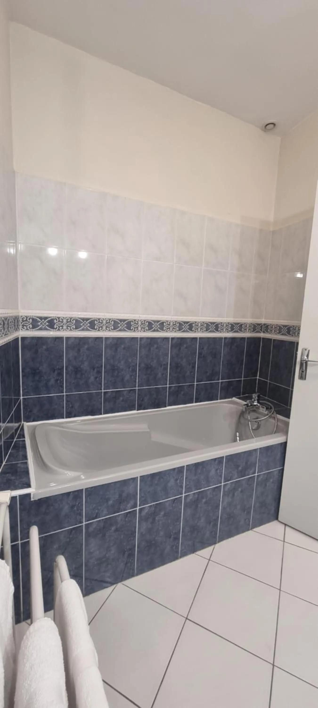 Bathroom in Hôtel Le Lons