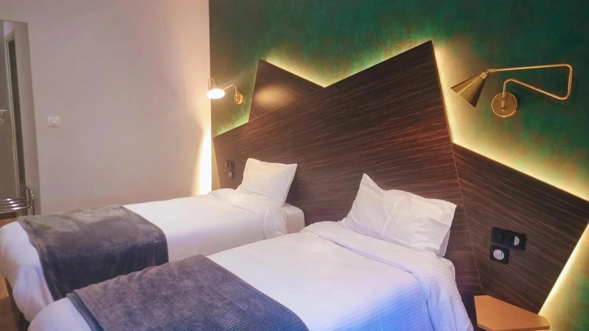 Bed in Hôtel Le Lons