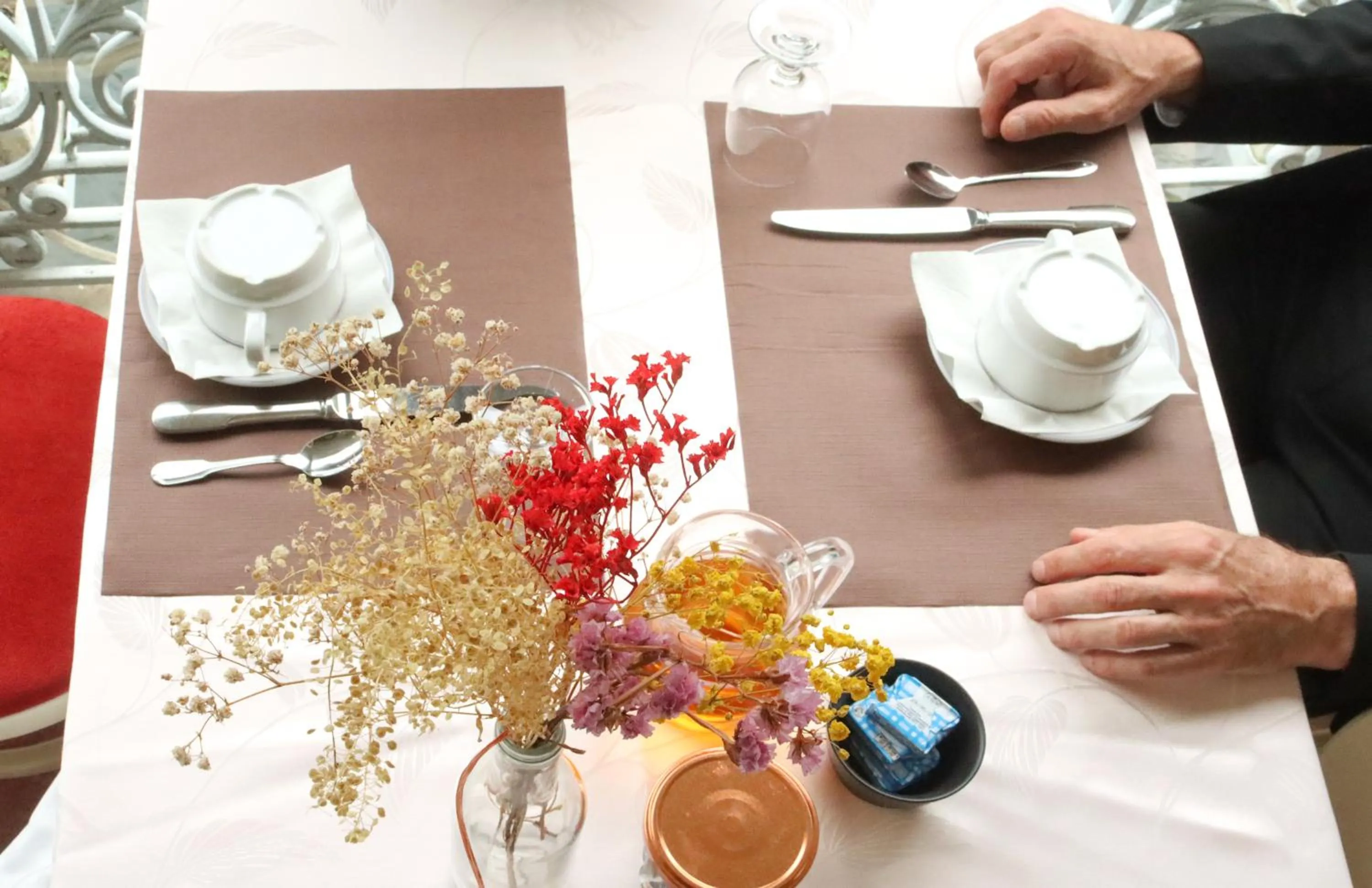 Breakfast in Hôtel Le Lons