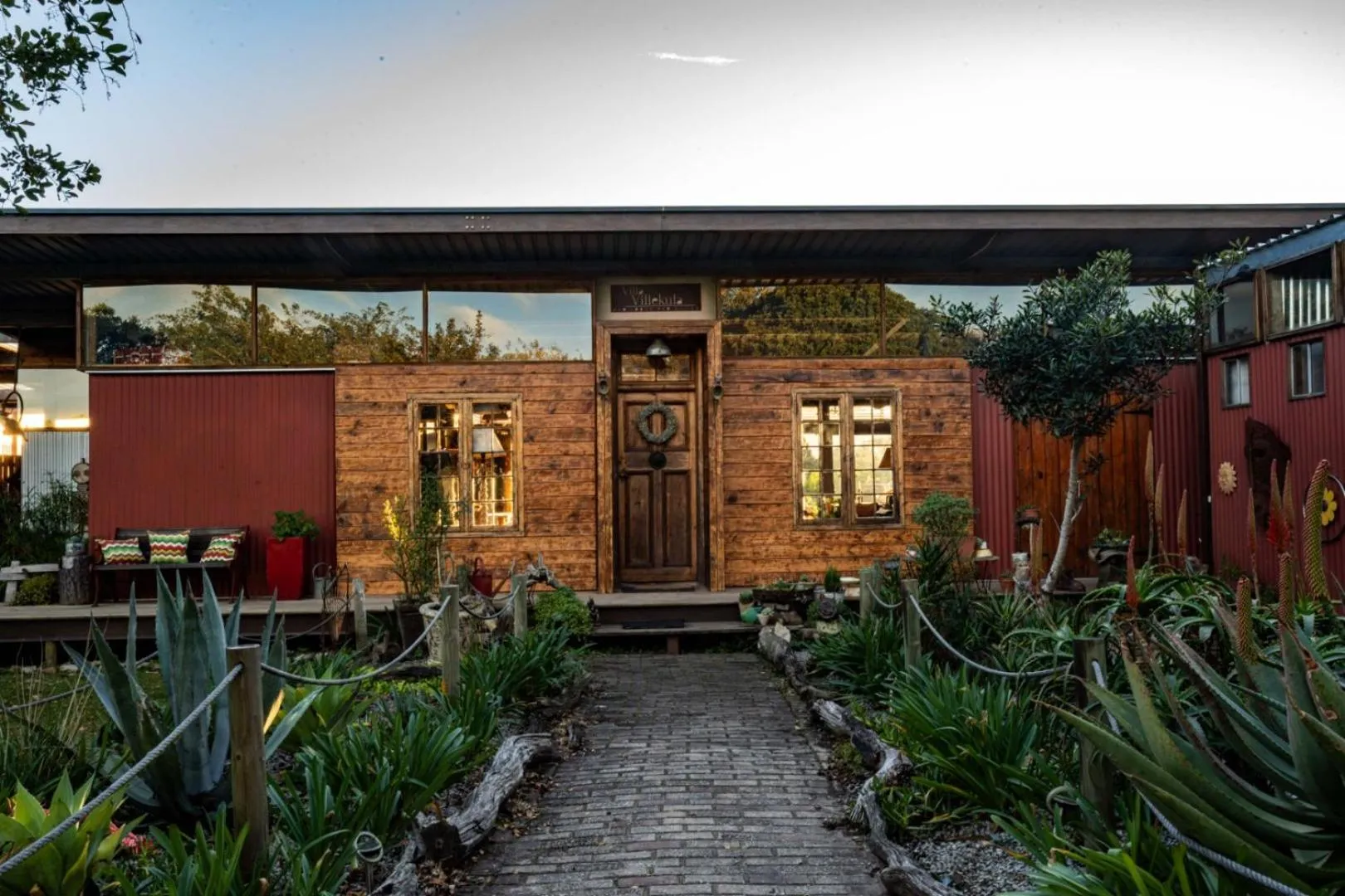 Deluxe Queen Room in ECO Lodge Villa Villekula