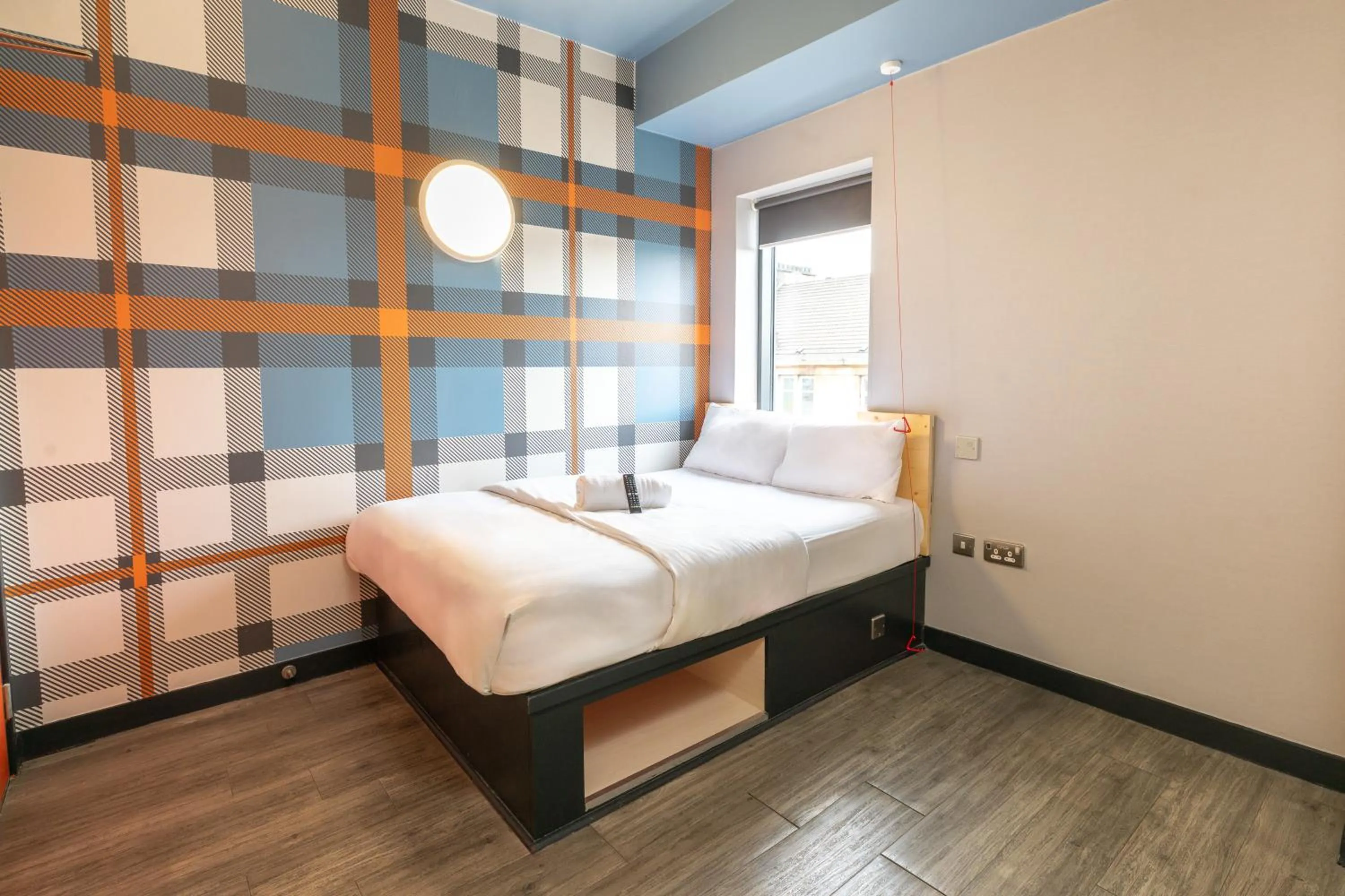 Bedroom, Bed in easyHotel Glasgow City