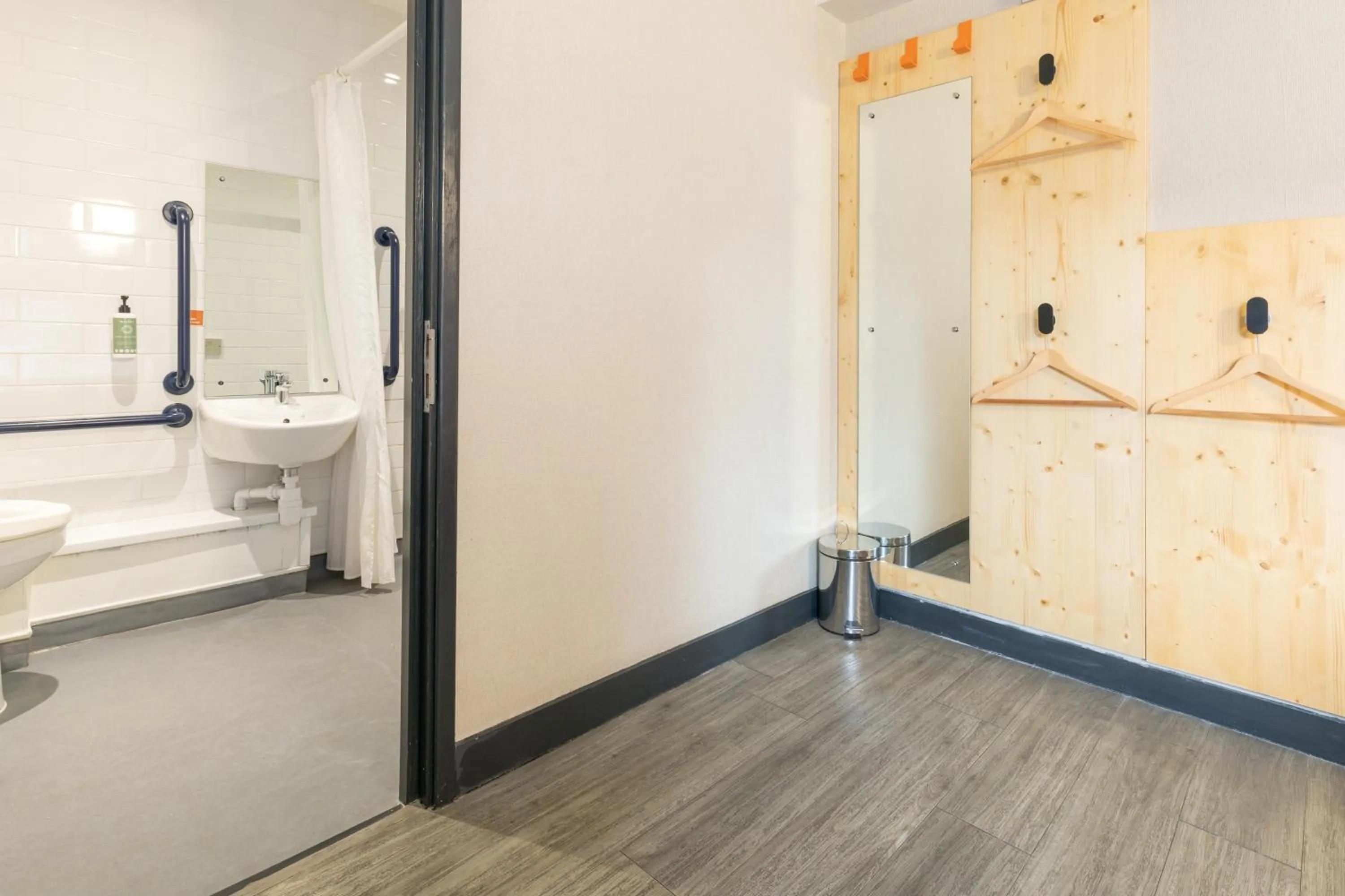 Bathroom in easyHotel Glasgow City