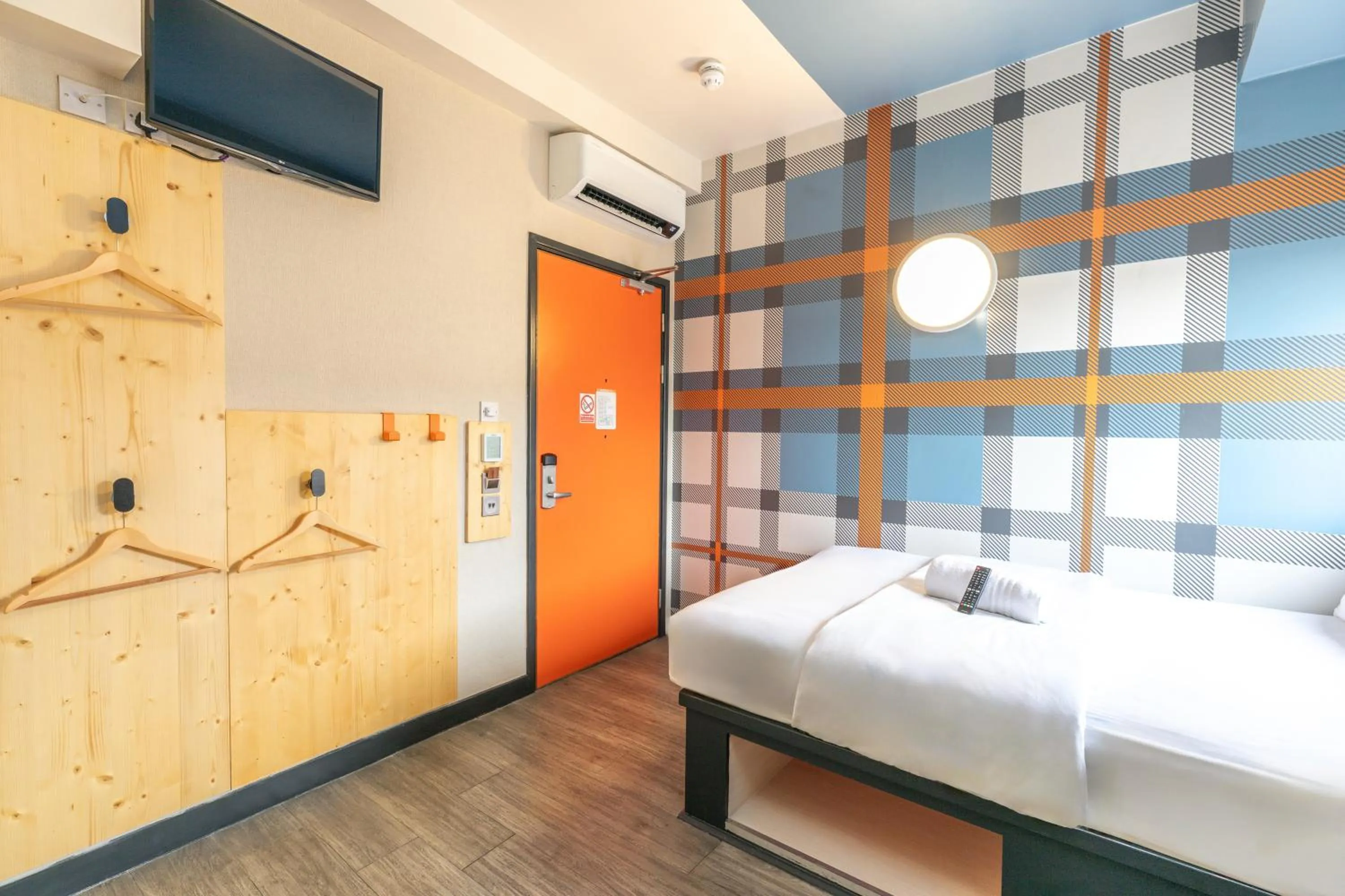 Bedroom, Bed in easyHotel Glasgow City