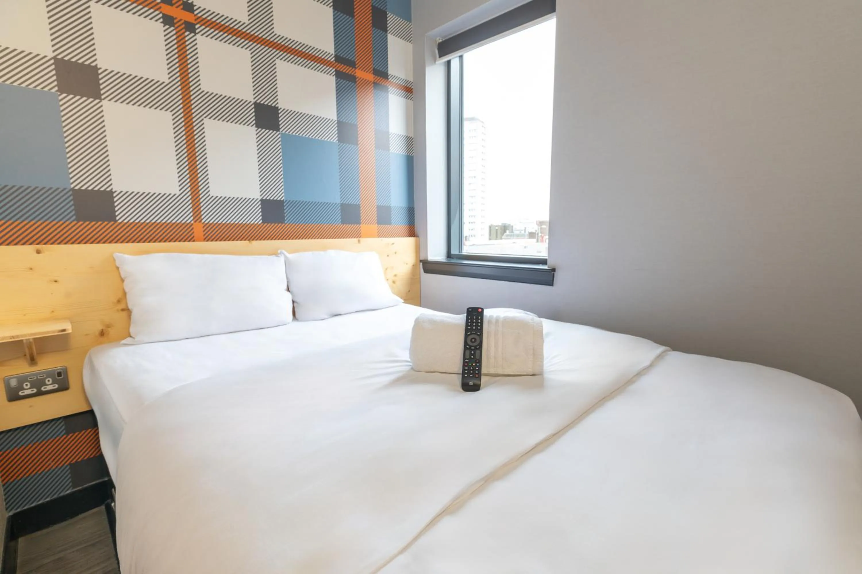 Bedroom, Bed in easyHotel Glasgow City