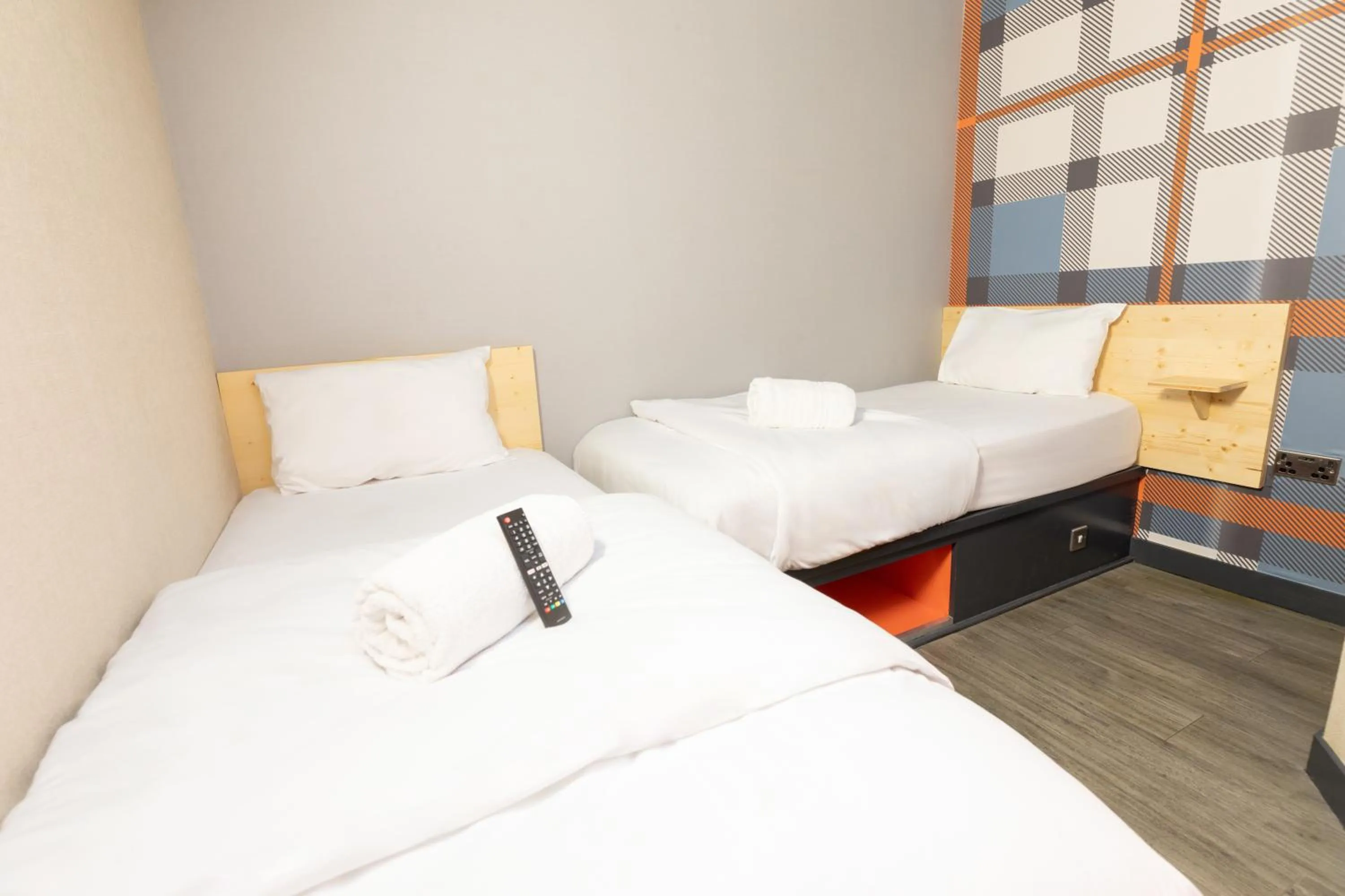 Bedroom, Bed in easyHotel Glasgow City