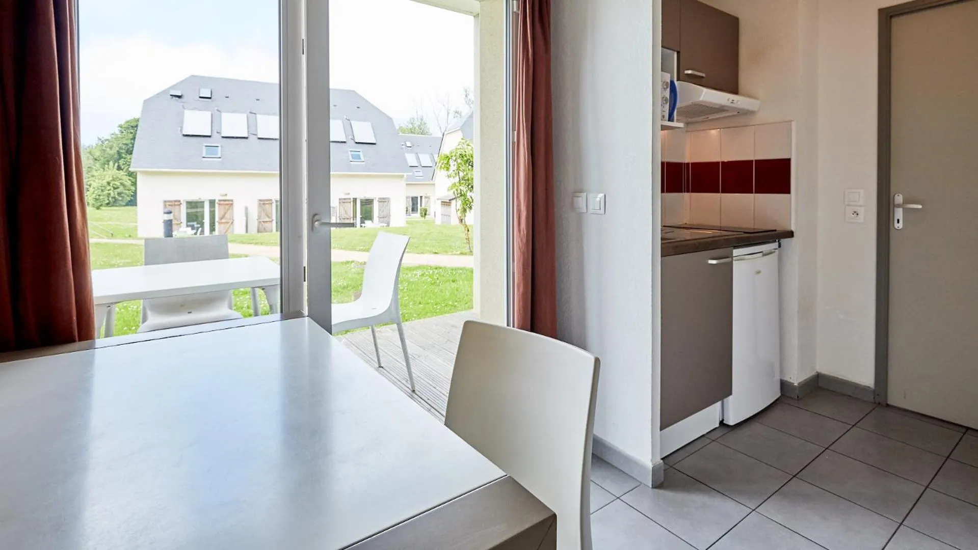 Dining area in Résidence Vacancéole - Le Domaine de la Corniche