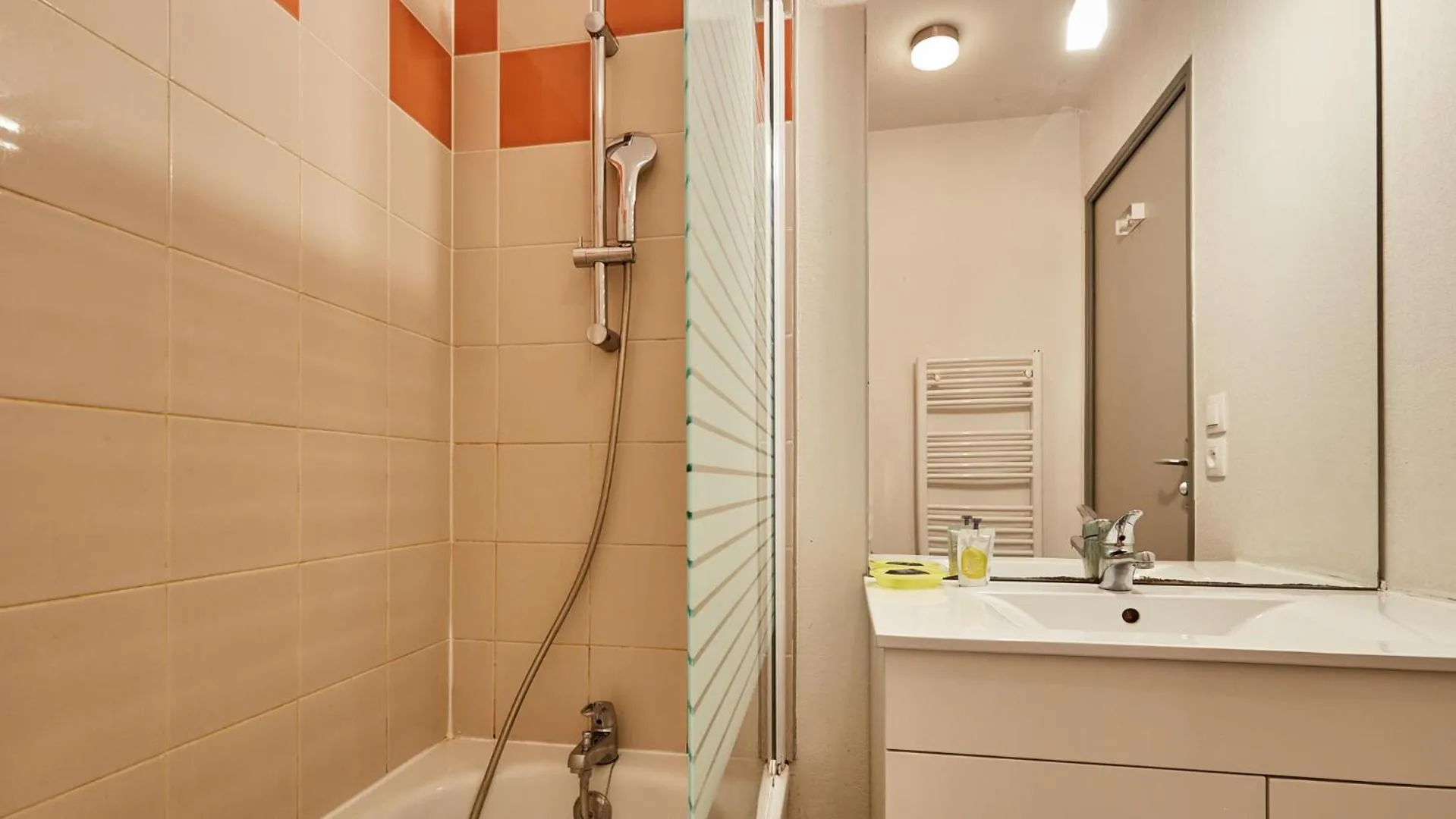 Bathroom in Résidence Vacancéole - Le Domaine de la Corniche