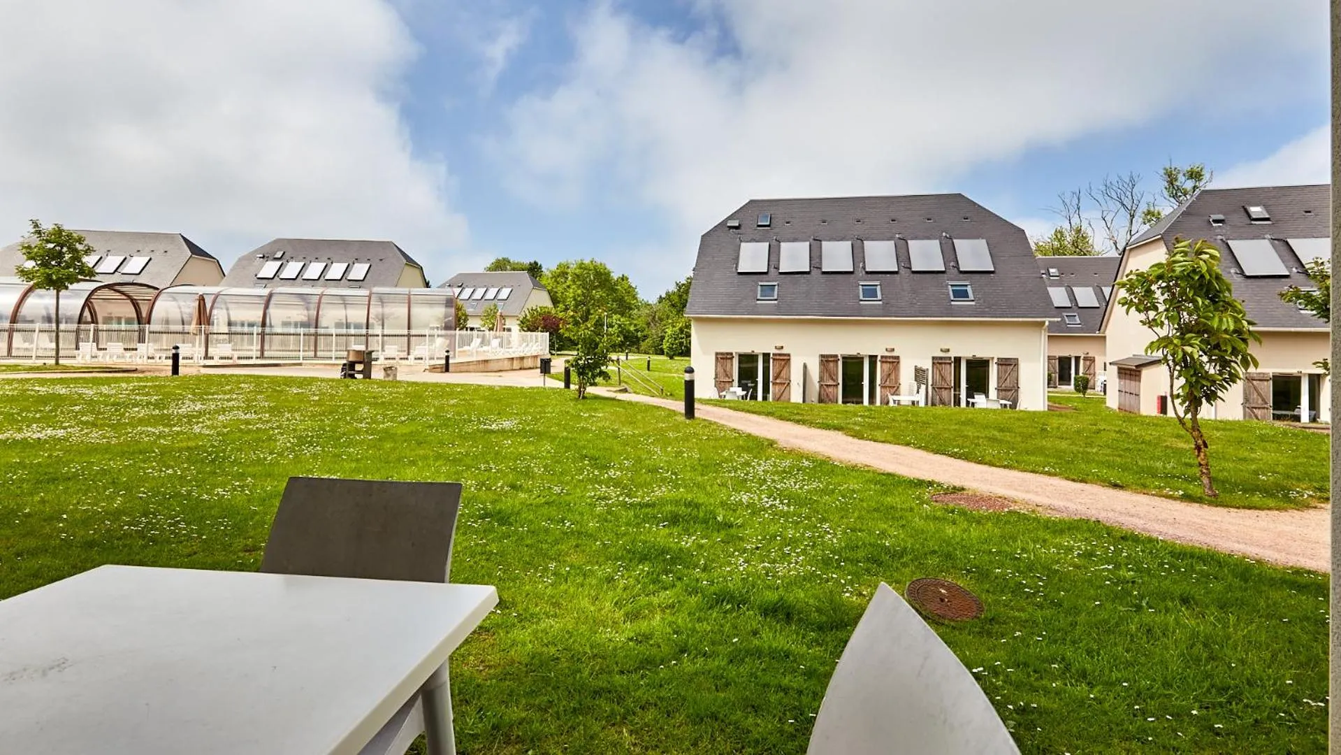 Garden view in Résidence Vacancéole - Le Domaine de la Corniche