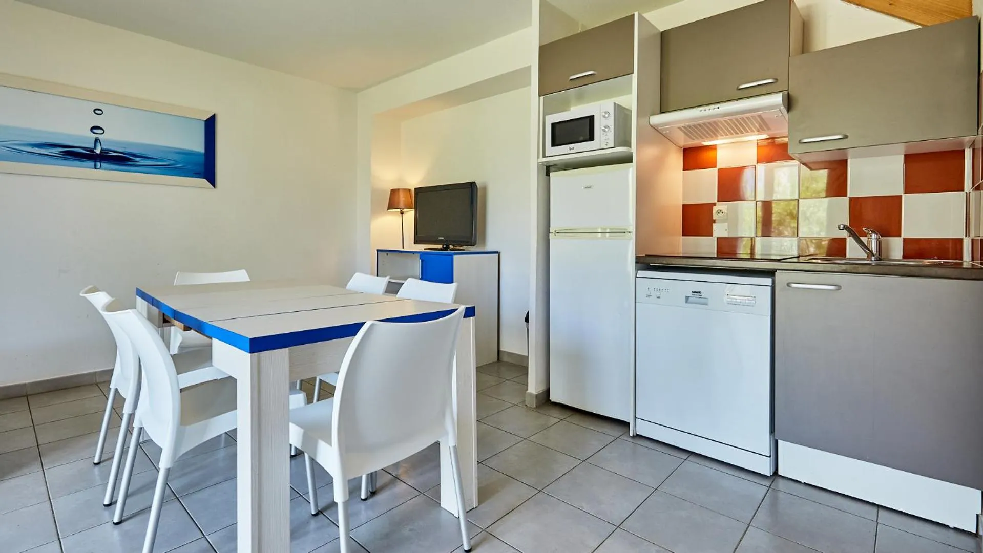 Kitchen or kitchenette in Résidence Vacancéole - Le Domaine de la Corniche