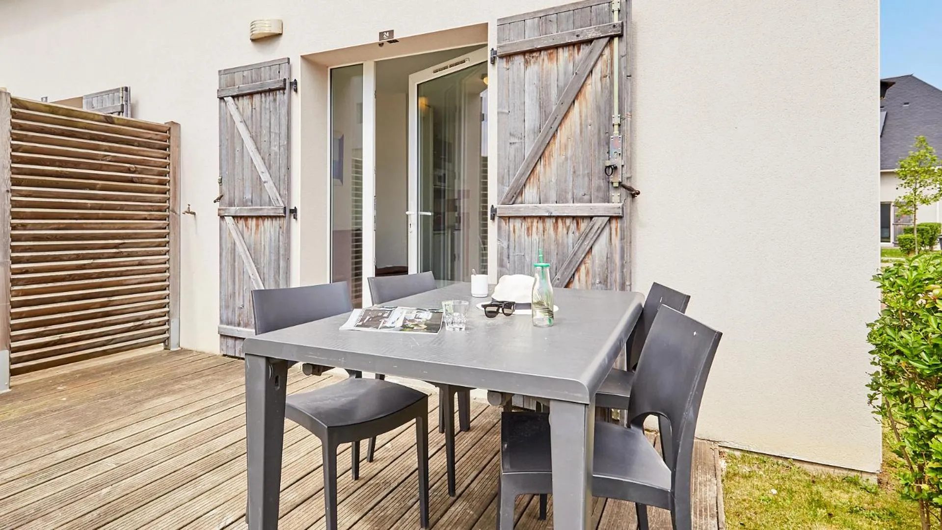 Patio in Résidence Vacancéole - Le Domaine de la Corniche