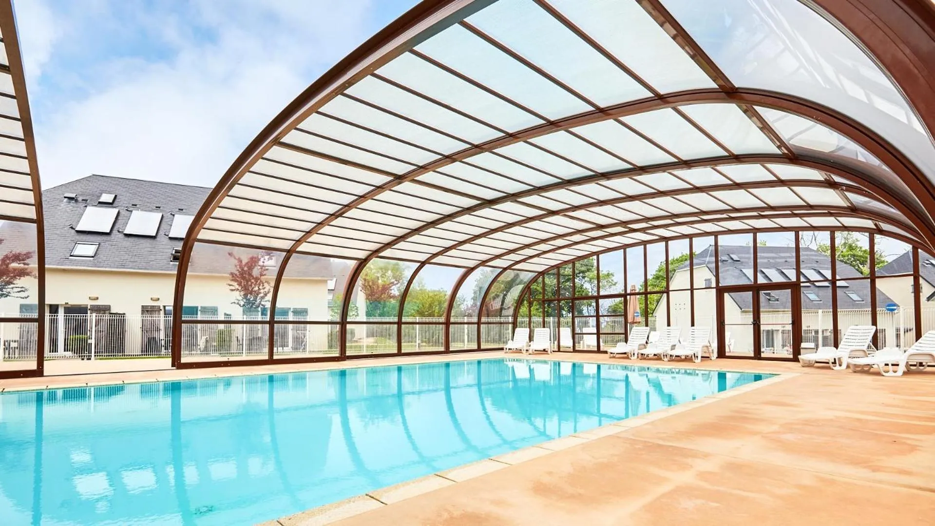 Swimming pool in Résidence Vacancéole - Le Domaine de la Corniche