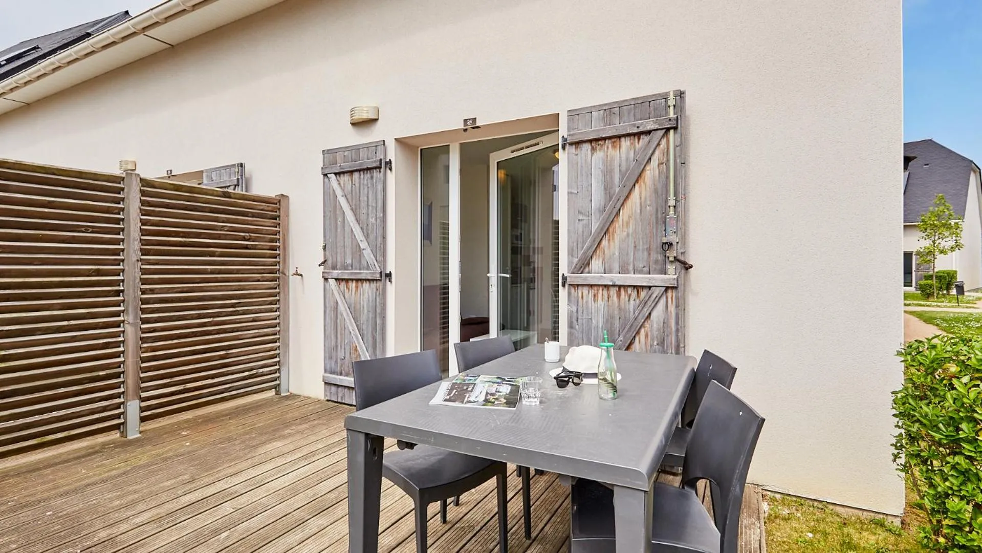 Patio in Résidence Vacancéole - Le Domaine de la Corniche