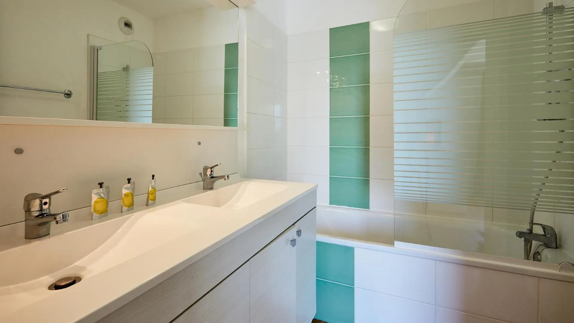 Bathroom in Résidence Vacancéole - Le Domaine de la Corniche