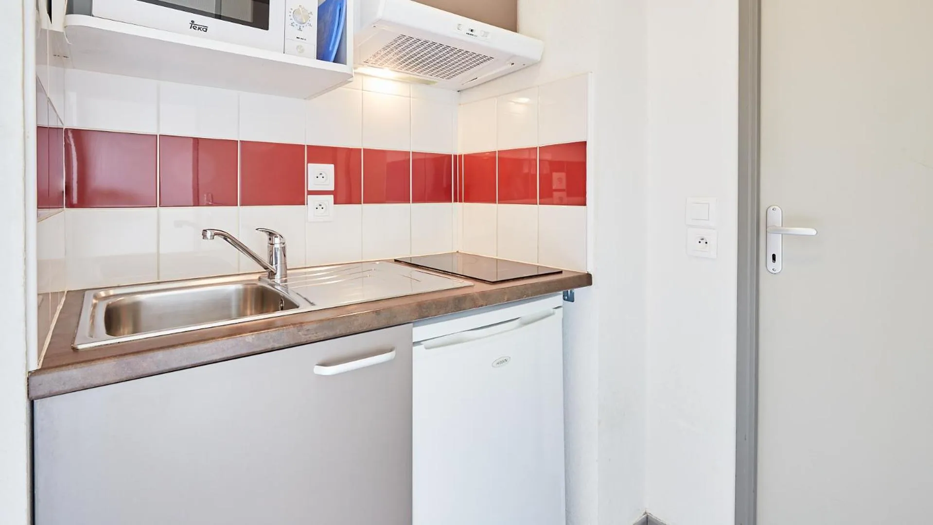 Kitchen or kitchenette in Résidence Vacancéole - Le Domaine de la Corniche