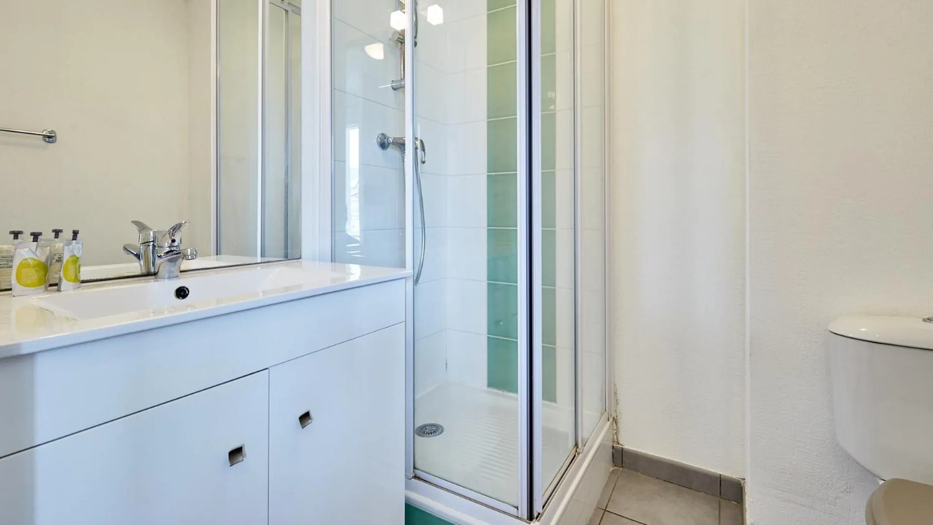 Bathroom in Résidence Vacancéole - Le Domaine de la Corniche