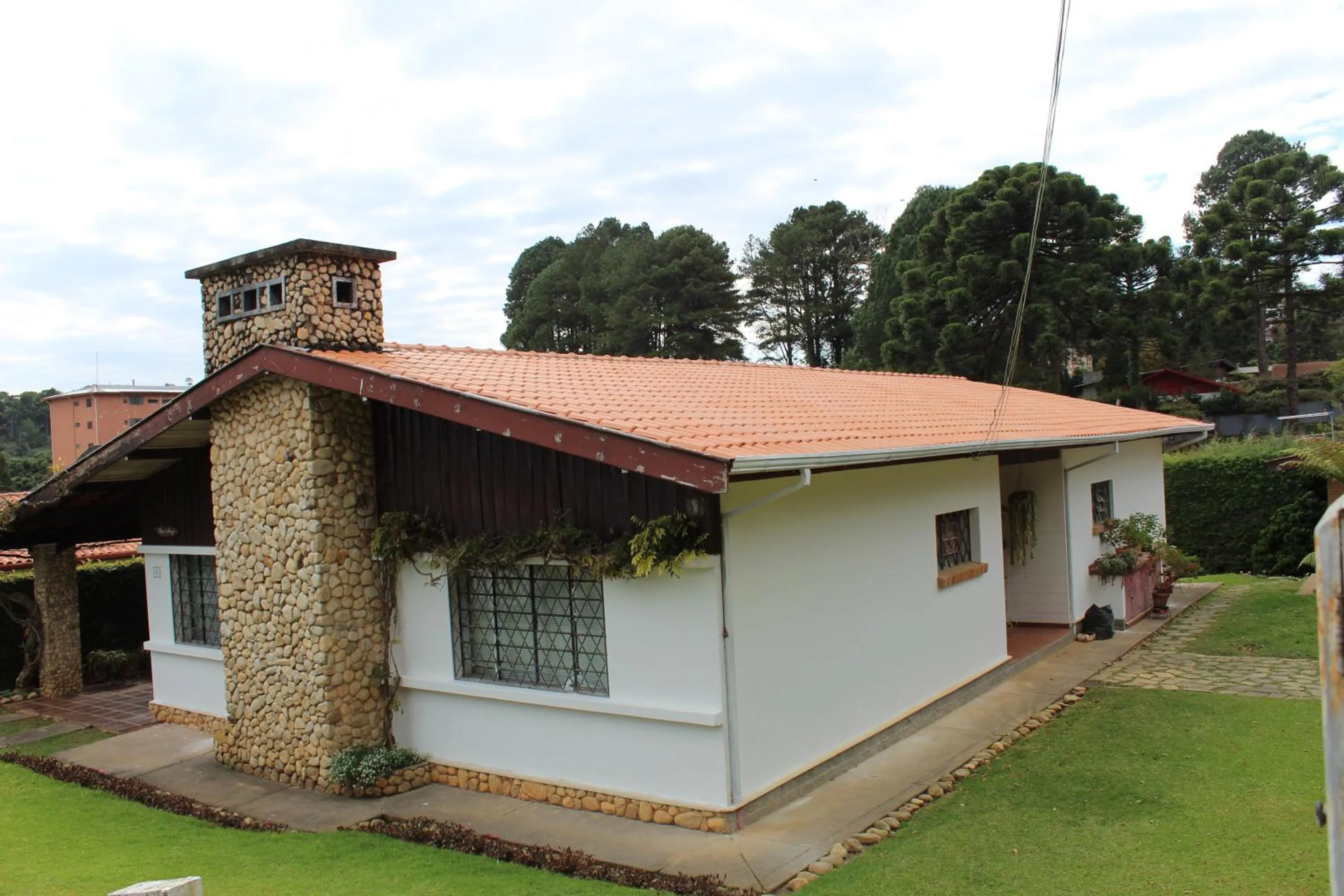 Property building in Casa Aconchegante no Capivari