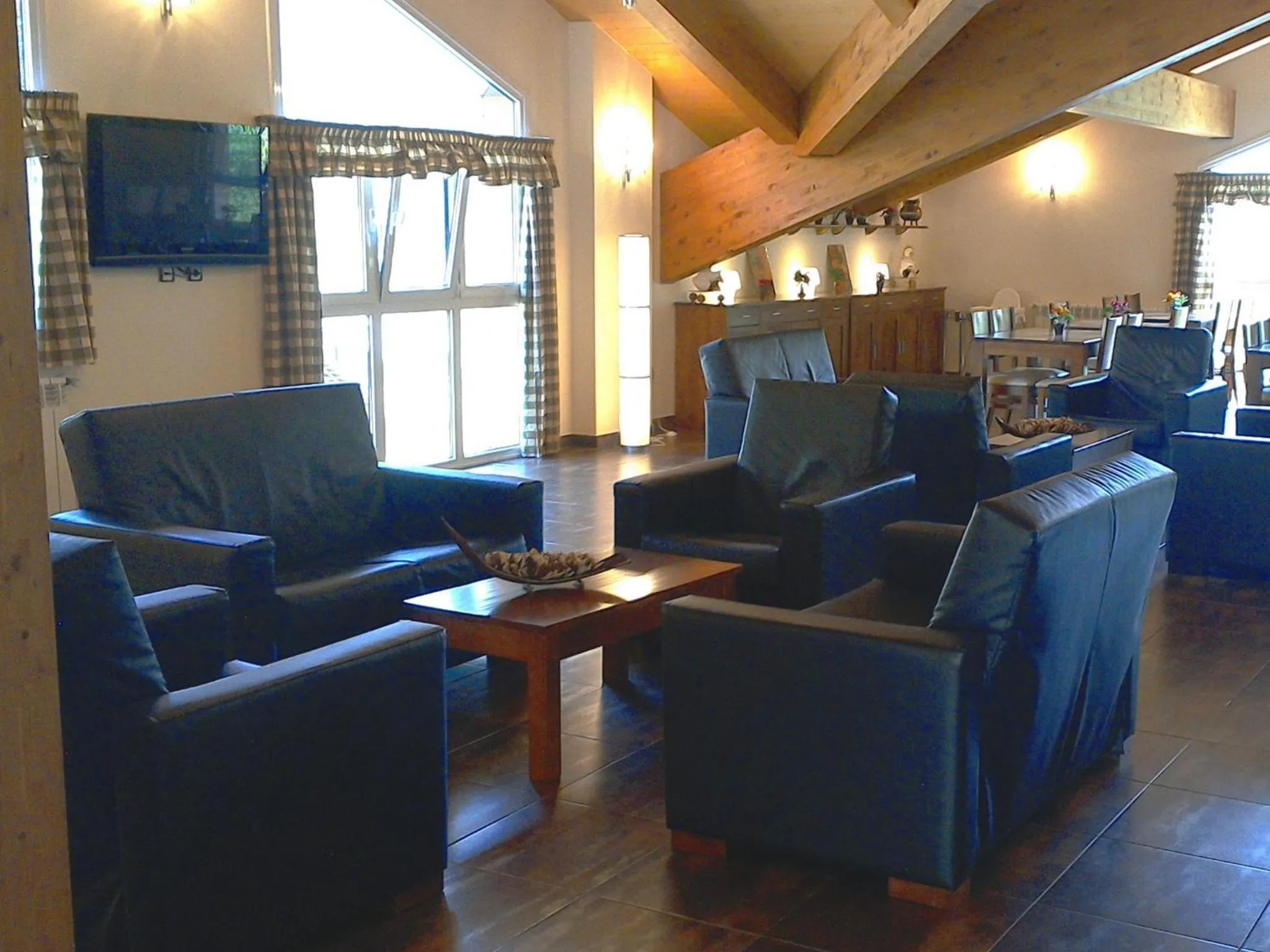 Communal lounge/ TV room in ApartHotel RIALB