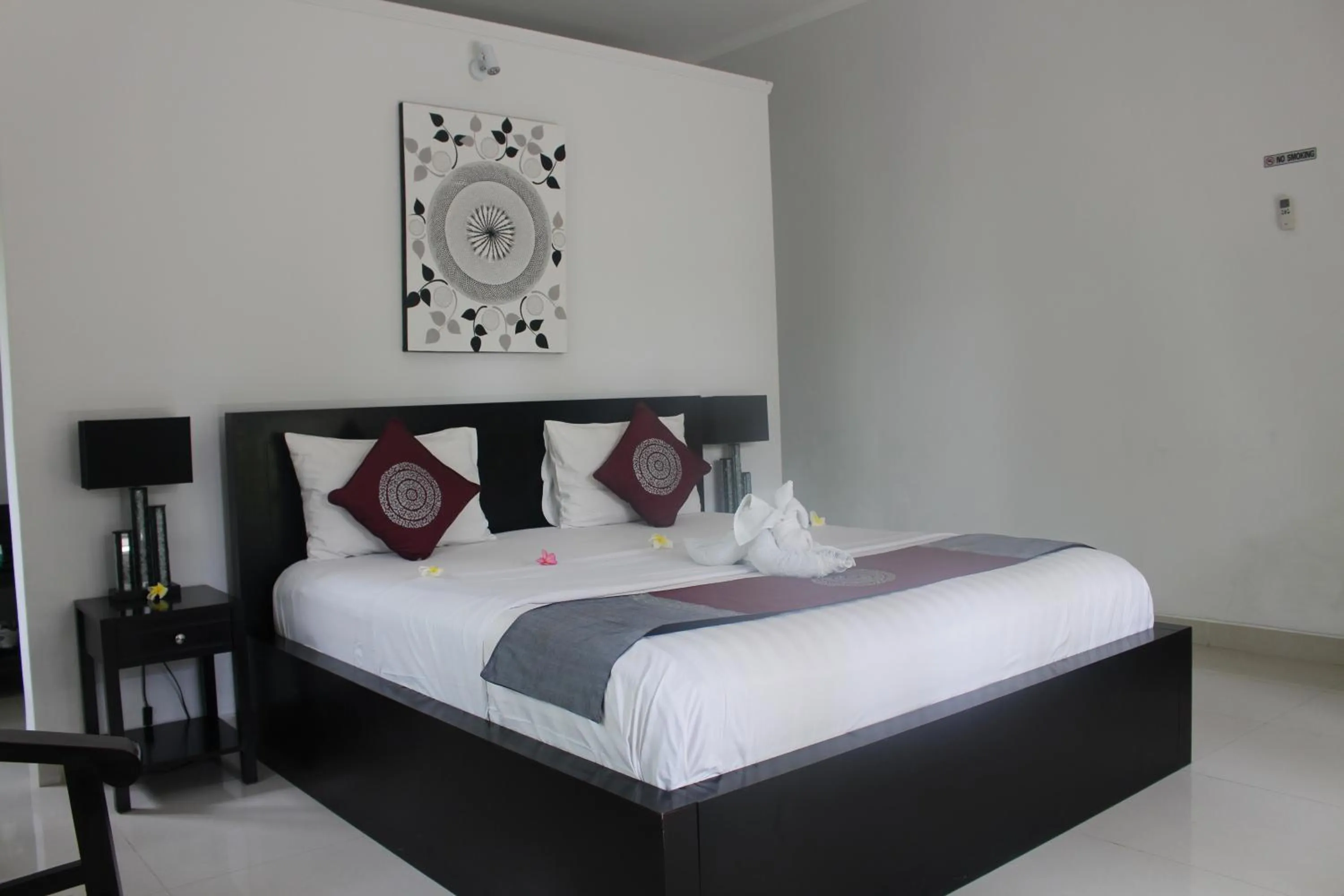 Bed in Kelapa Lovina Beach Villa