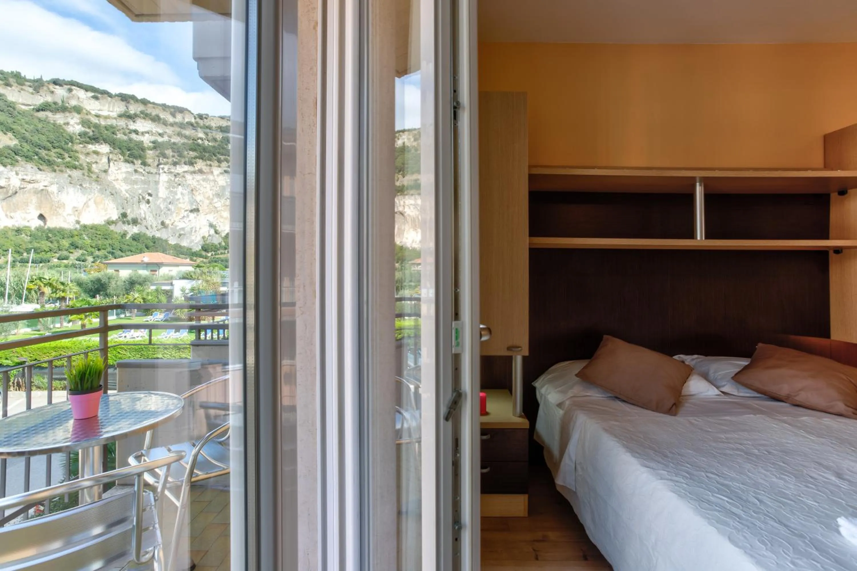 Natural landscape, Bed in Hotel Roma