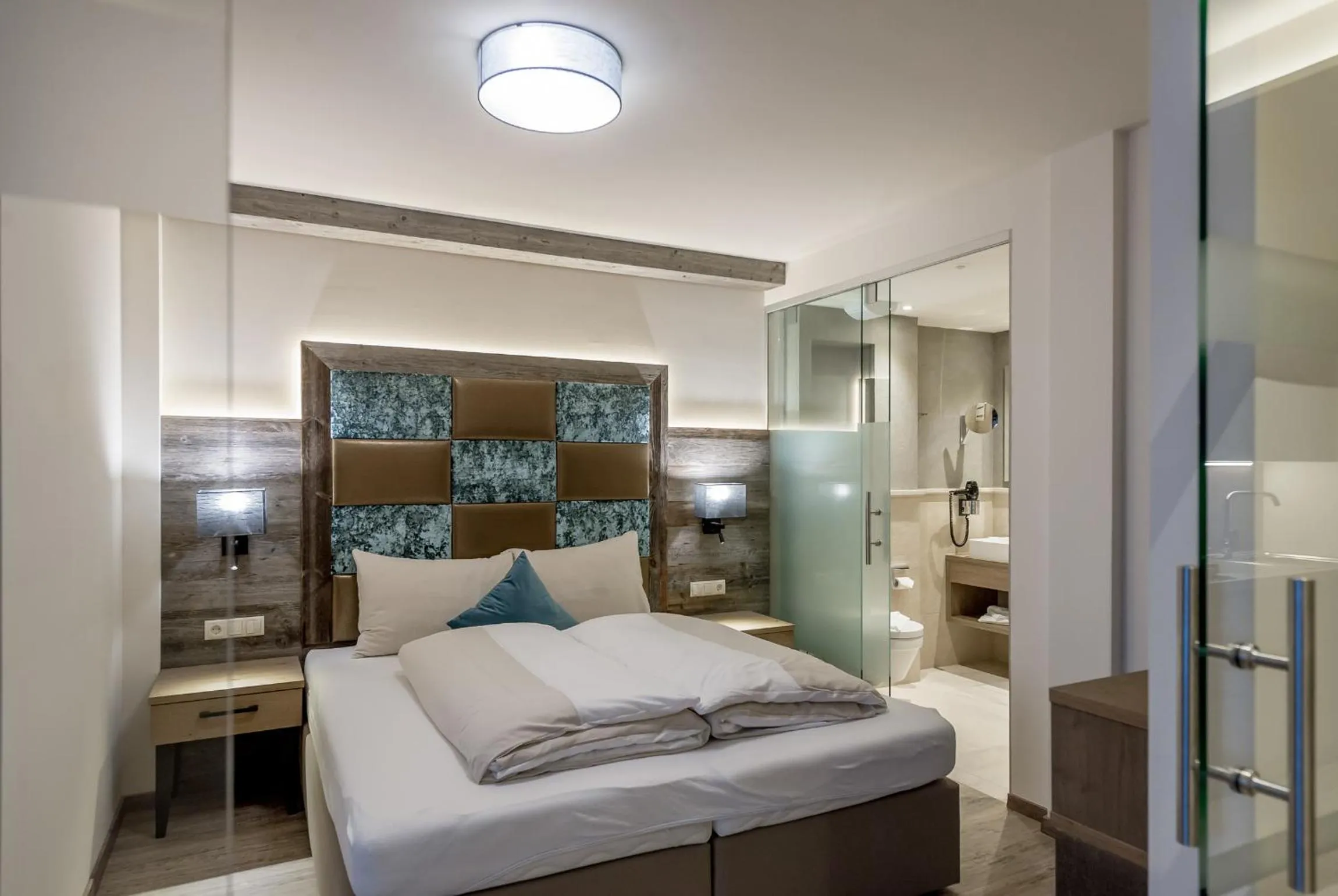 Photo of the whole room, Bed in Top Apart Gaislachkogl