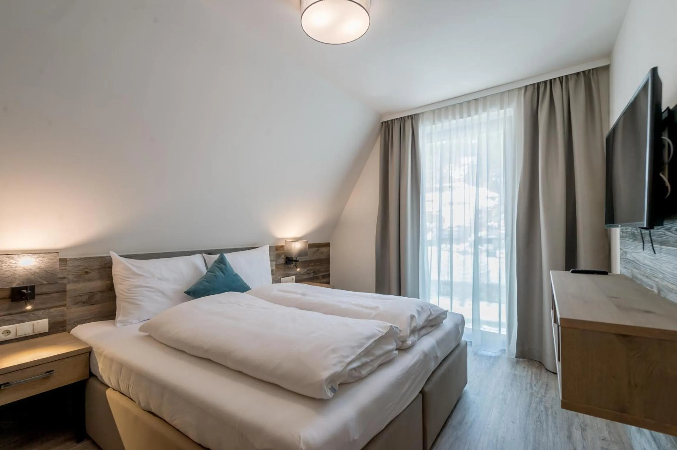 Photo of the whole room, Bed in Top Apart Gaislachkogl