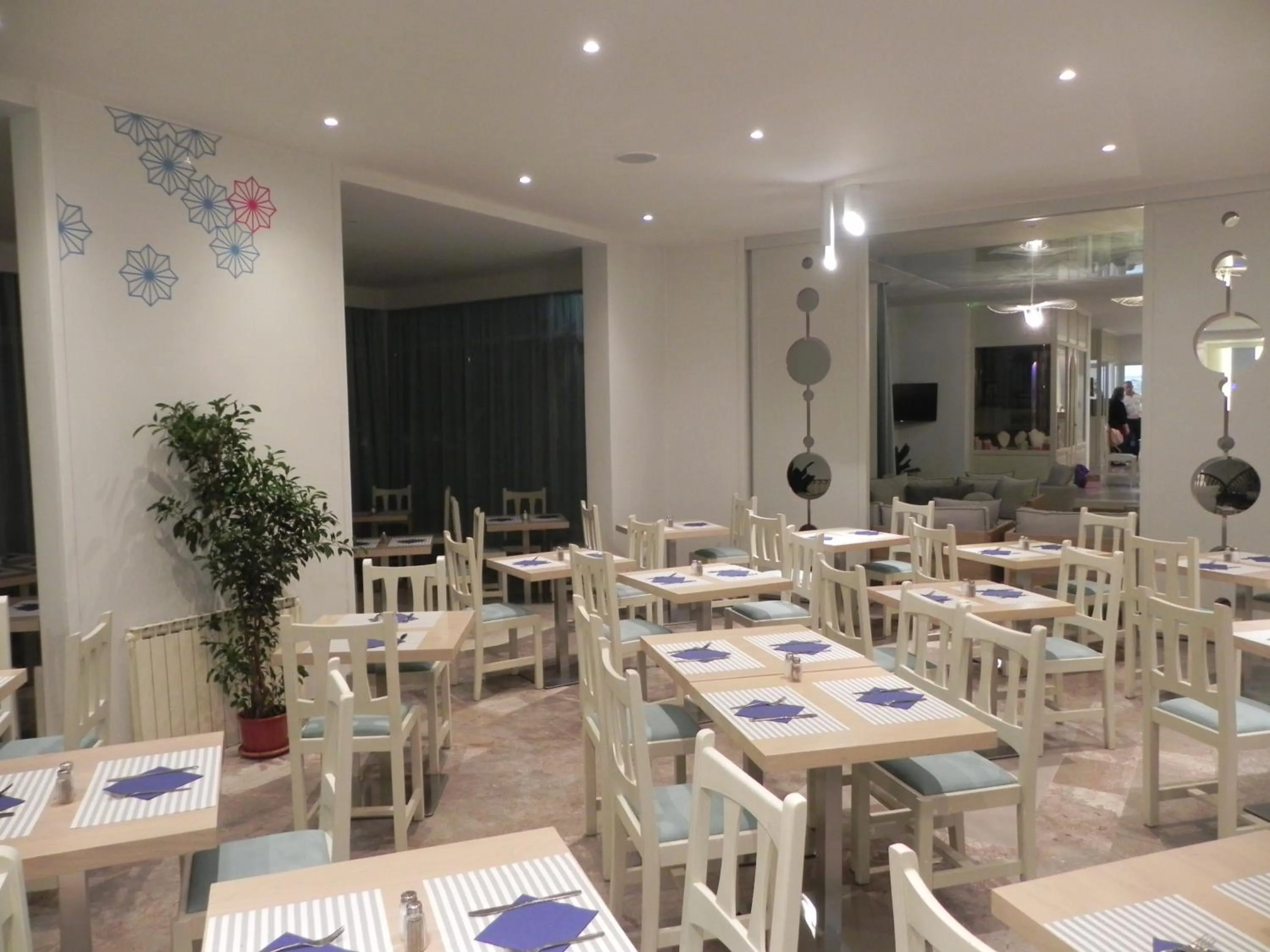 Restaurant/places to eat in Hotel Albatros